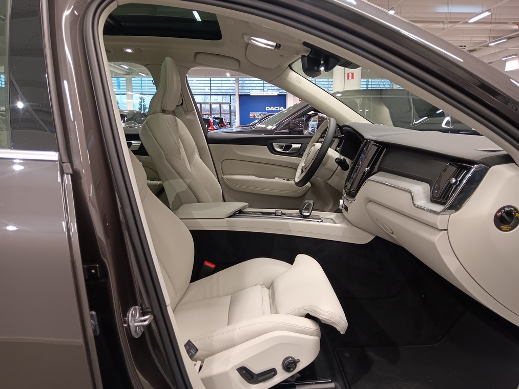 VOLVO XC60 2024
