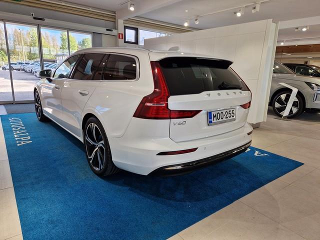 VOLVO V60 2023