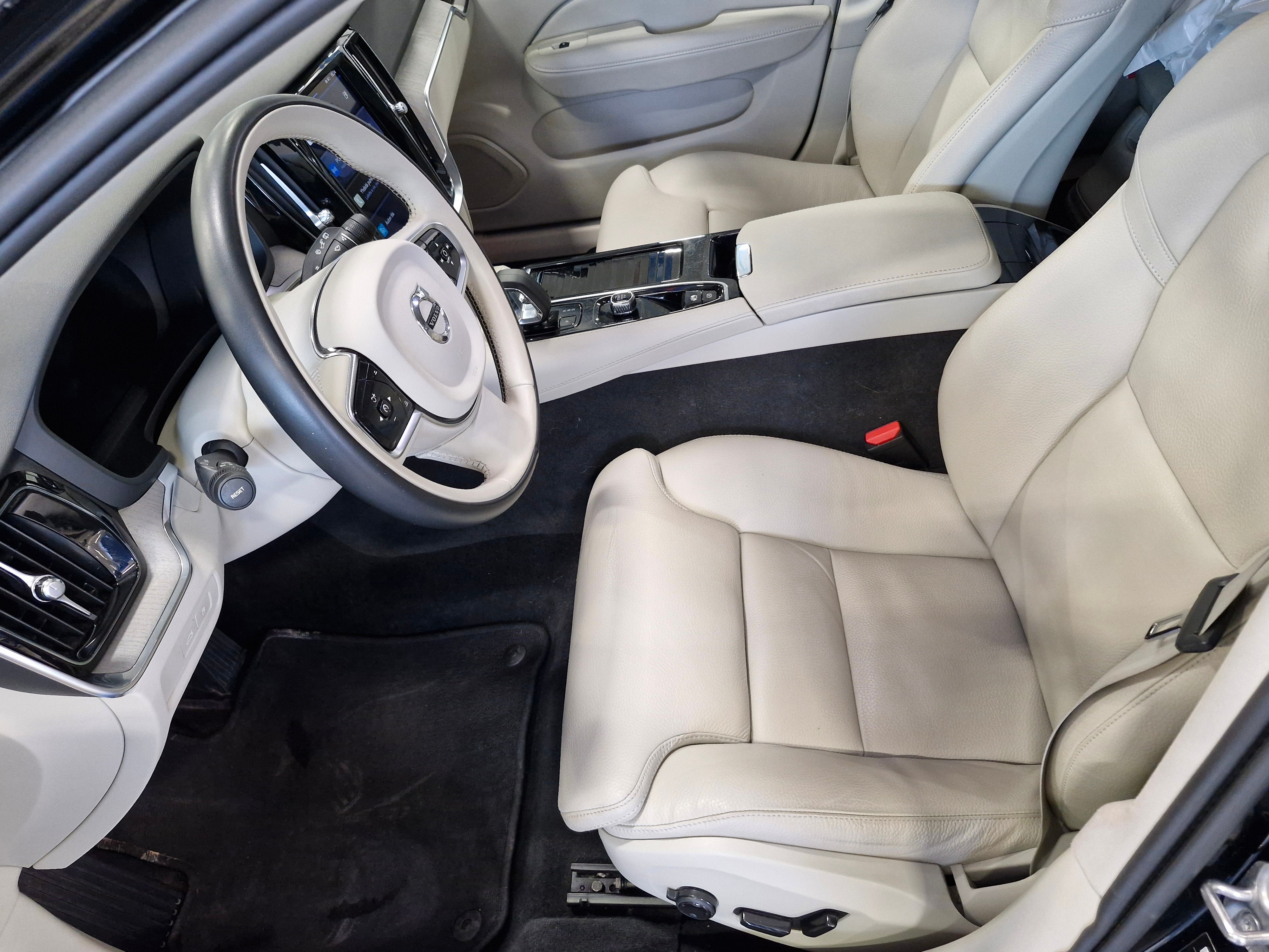 VOLVO V60 2023