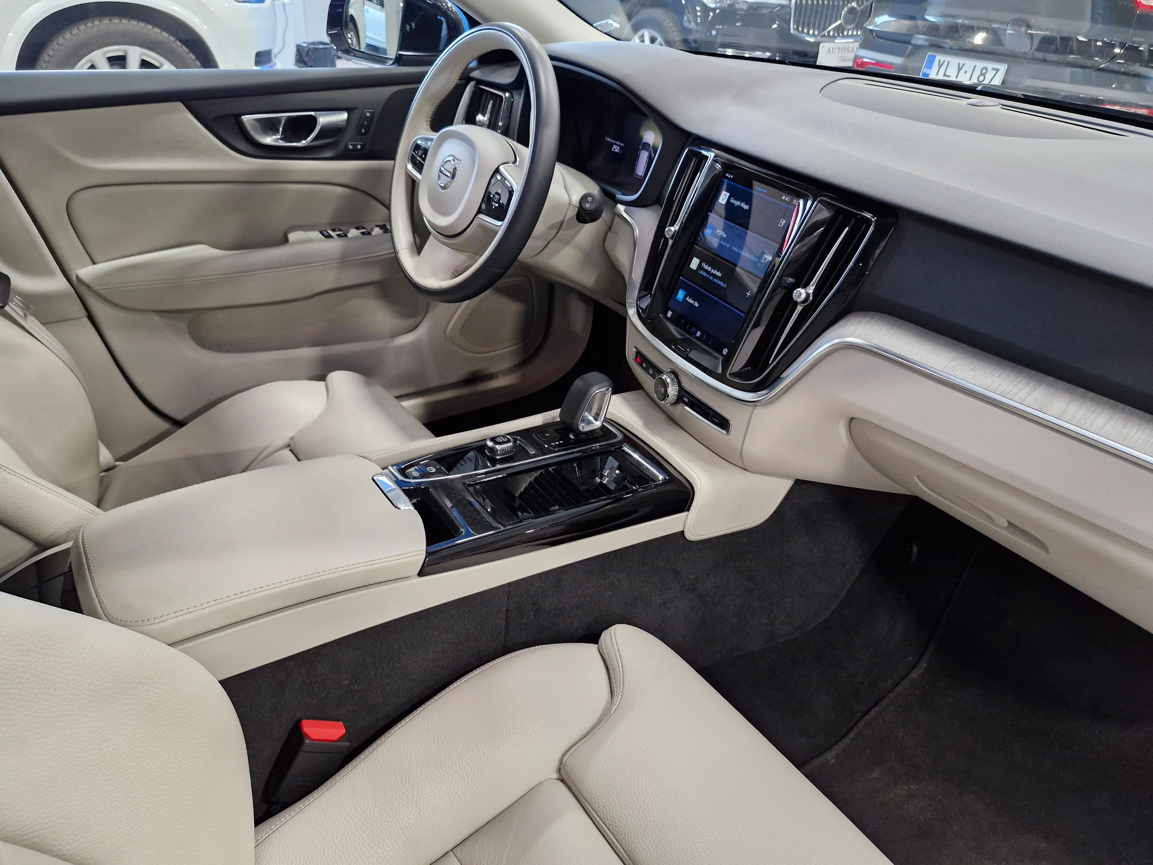 VOLVO V60 2023