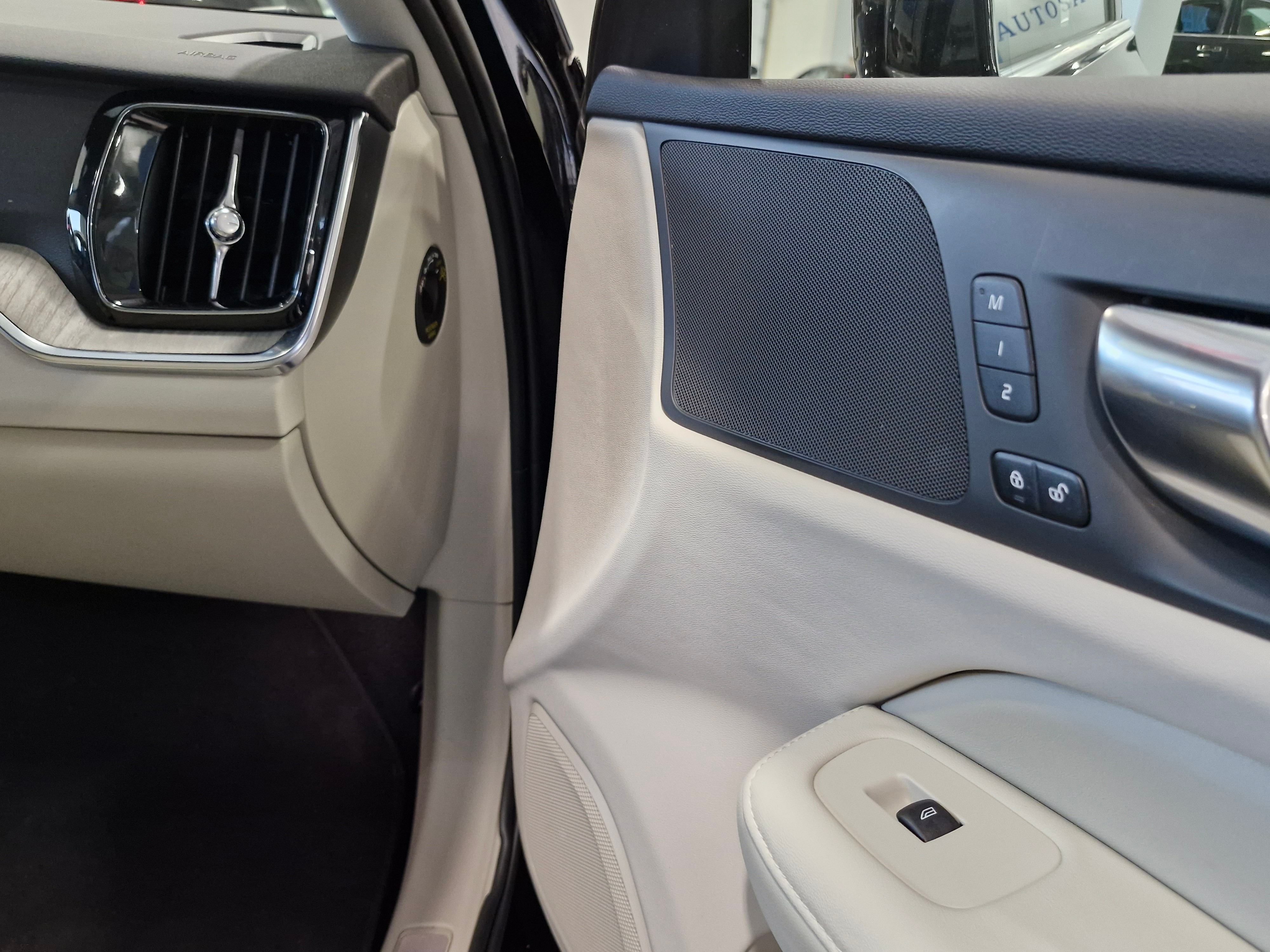 VOLVO V60 2023