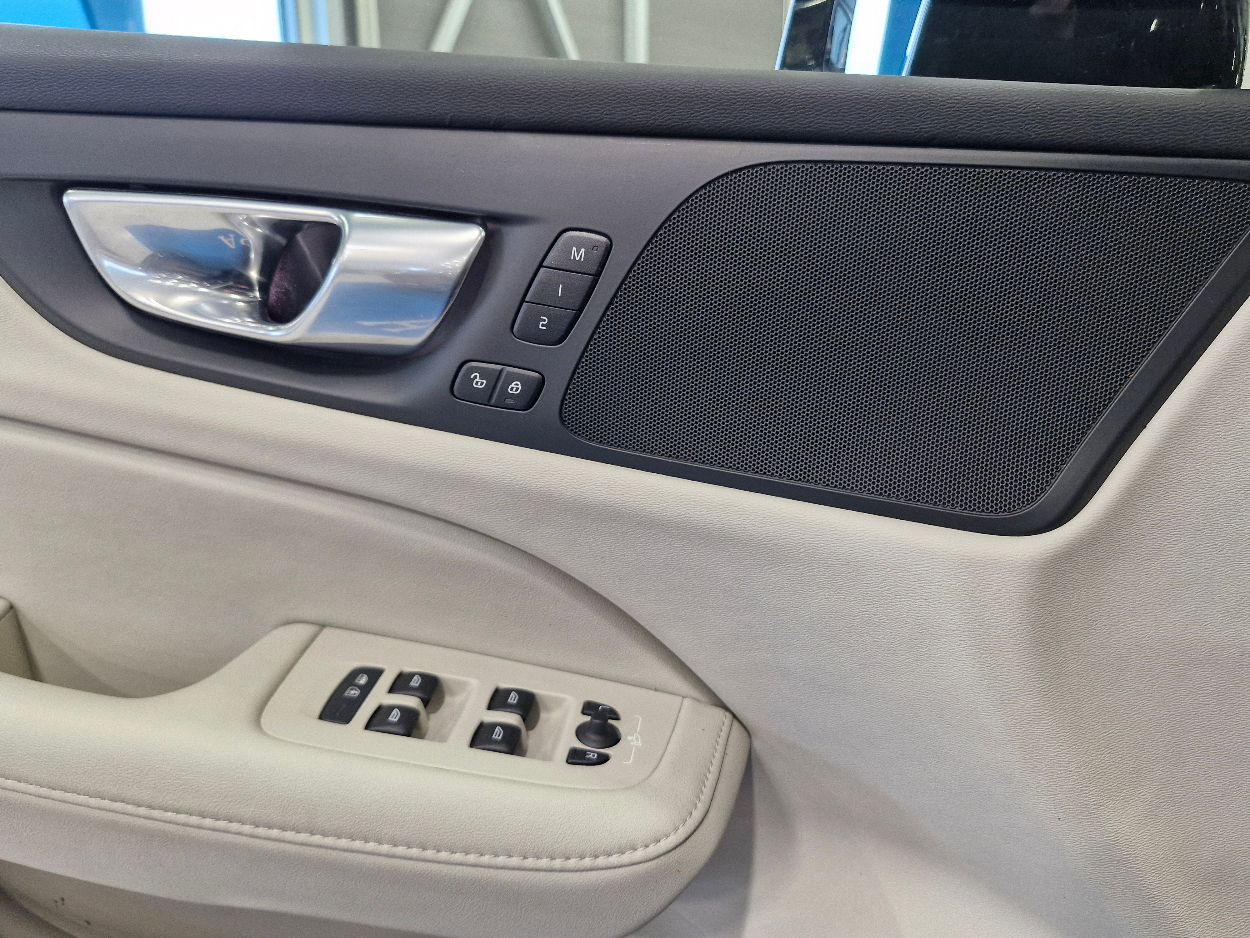 VOLVO V60 2023