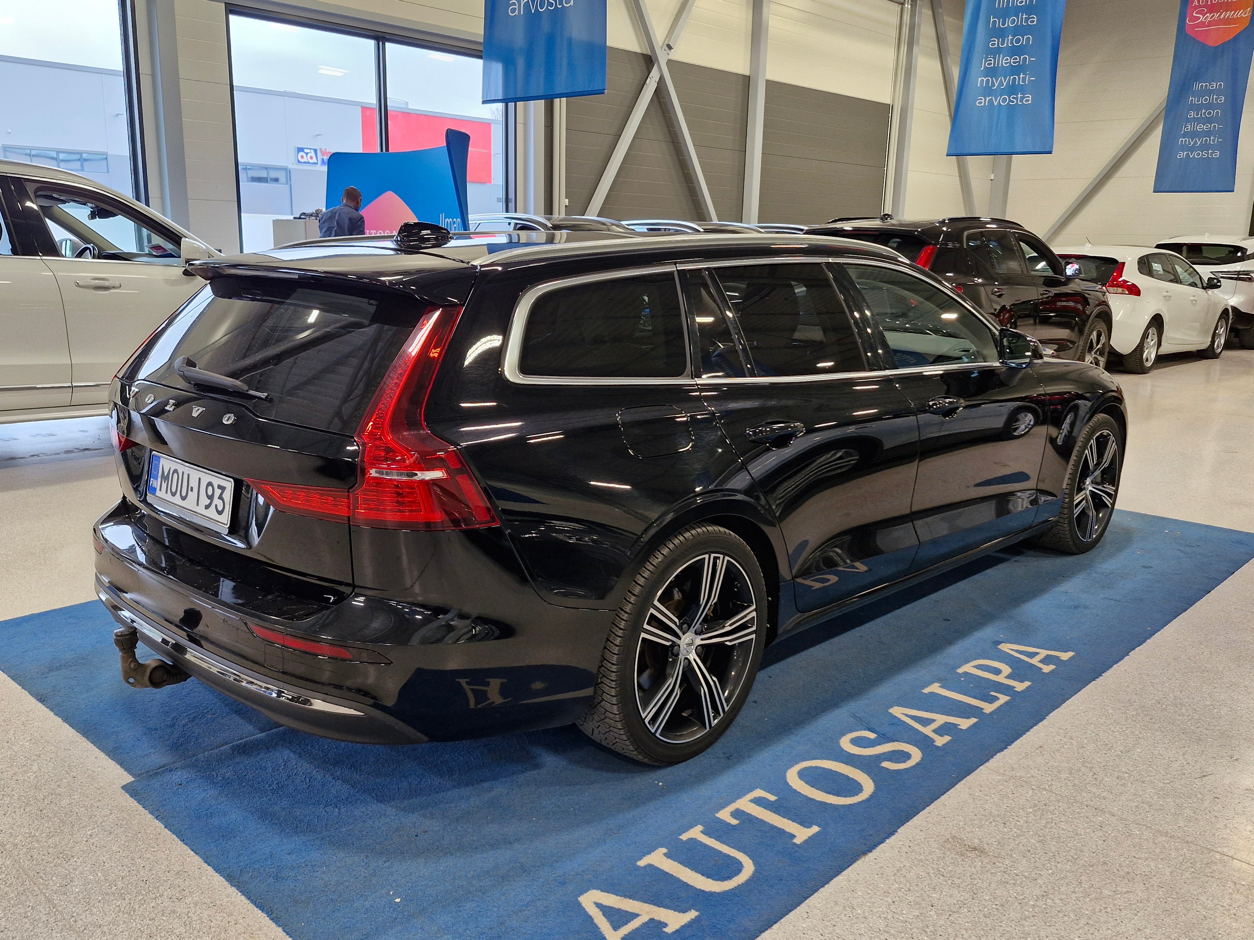 VOLVO V60 2023