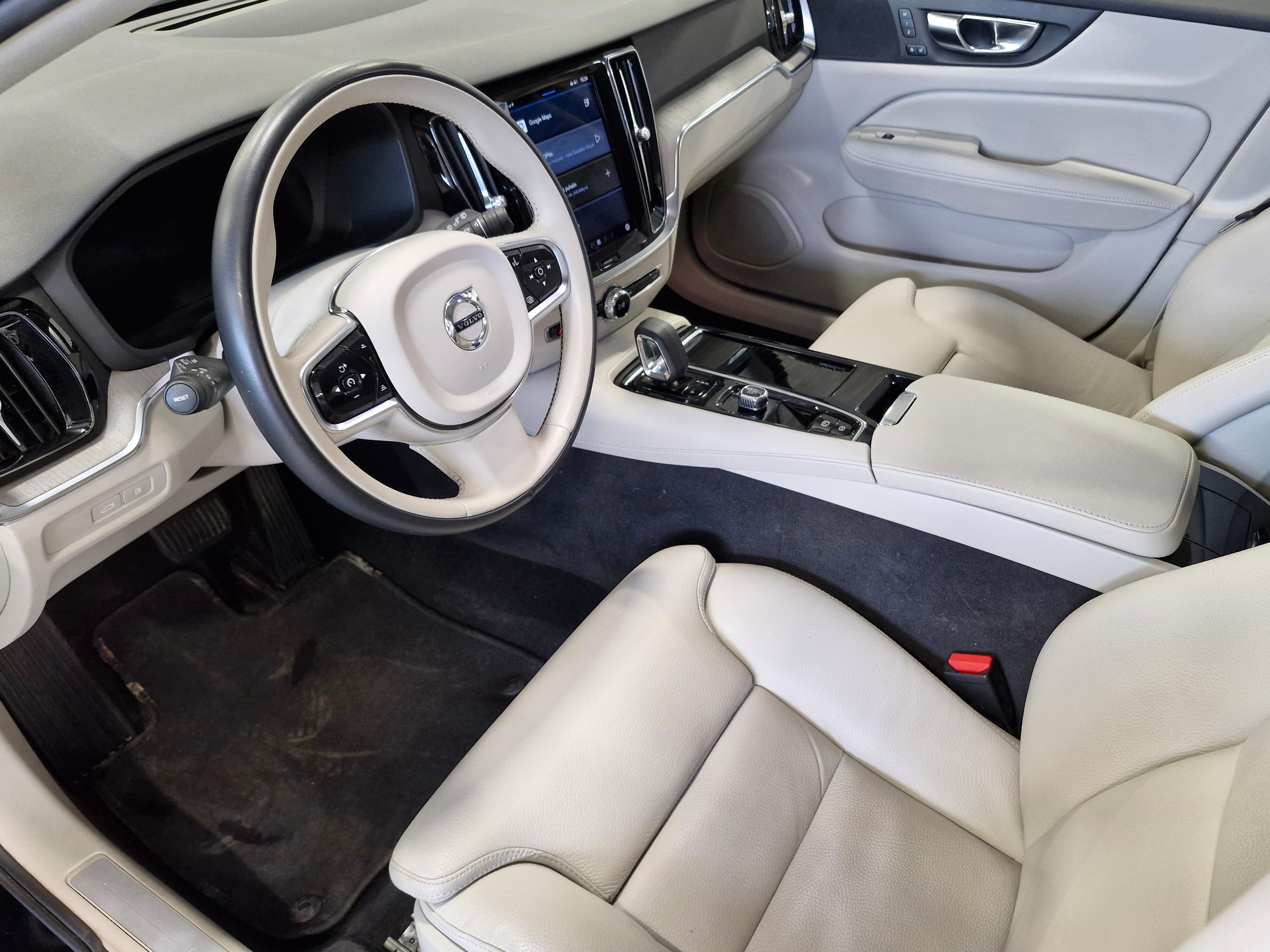 VOLVO V60 2023