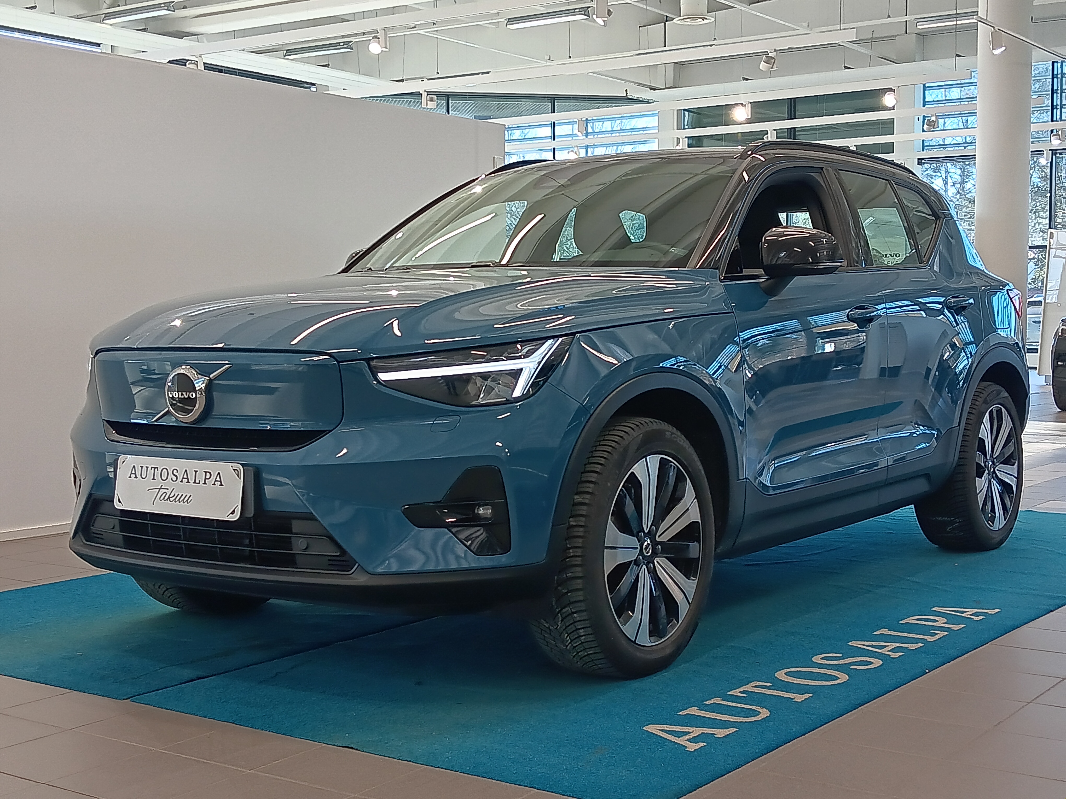 VOLVO XC40 2023