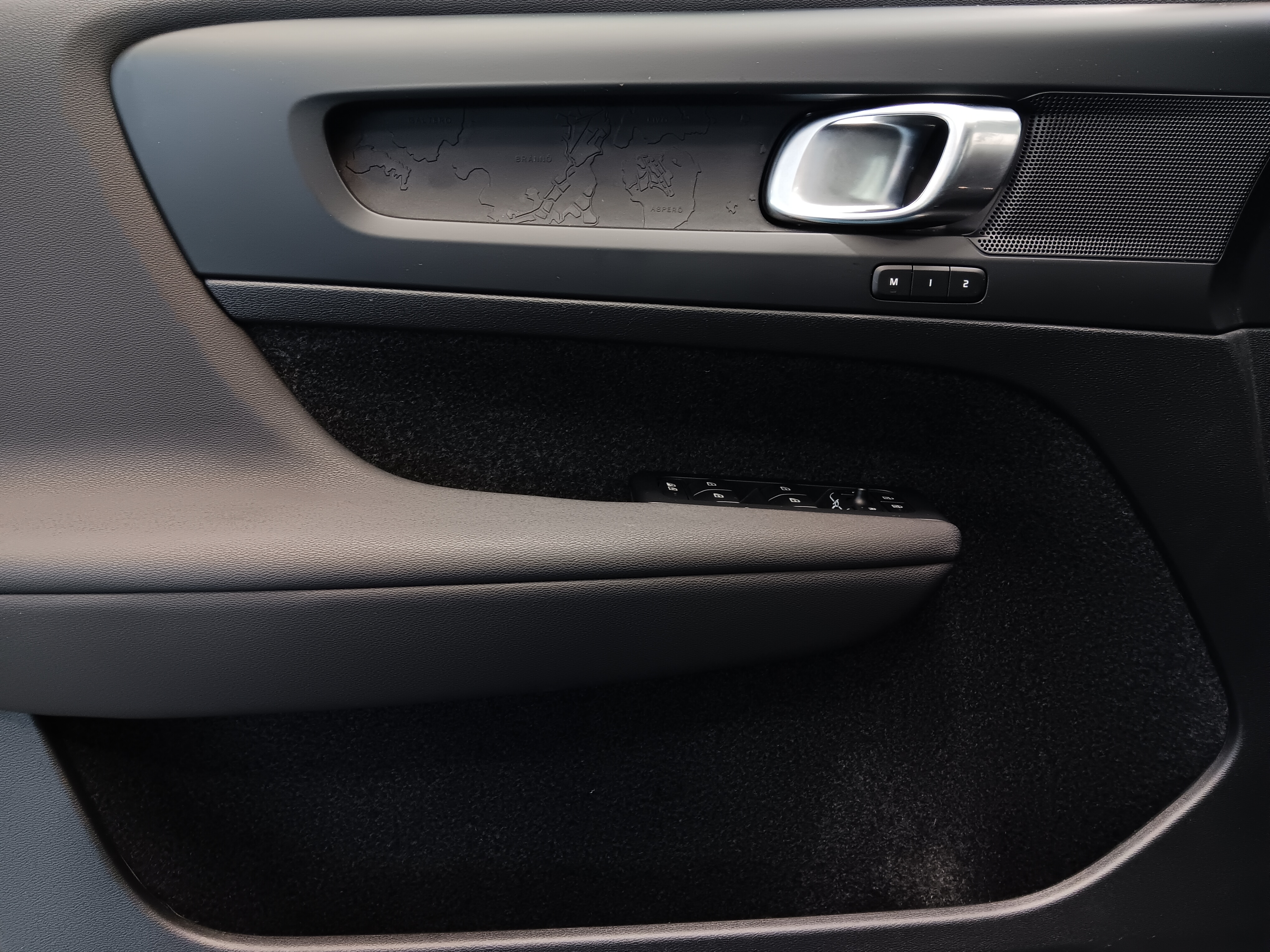 VOLVO XC40 2023