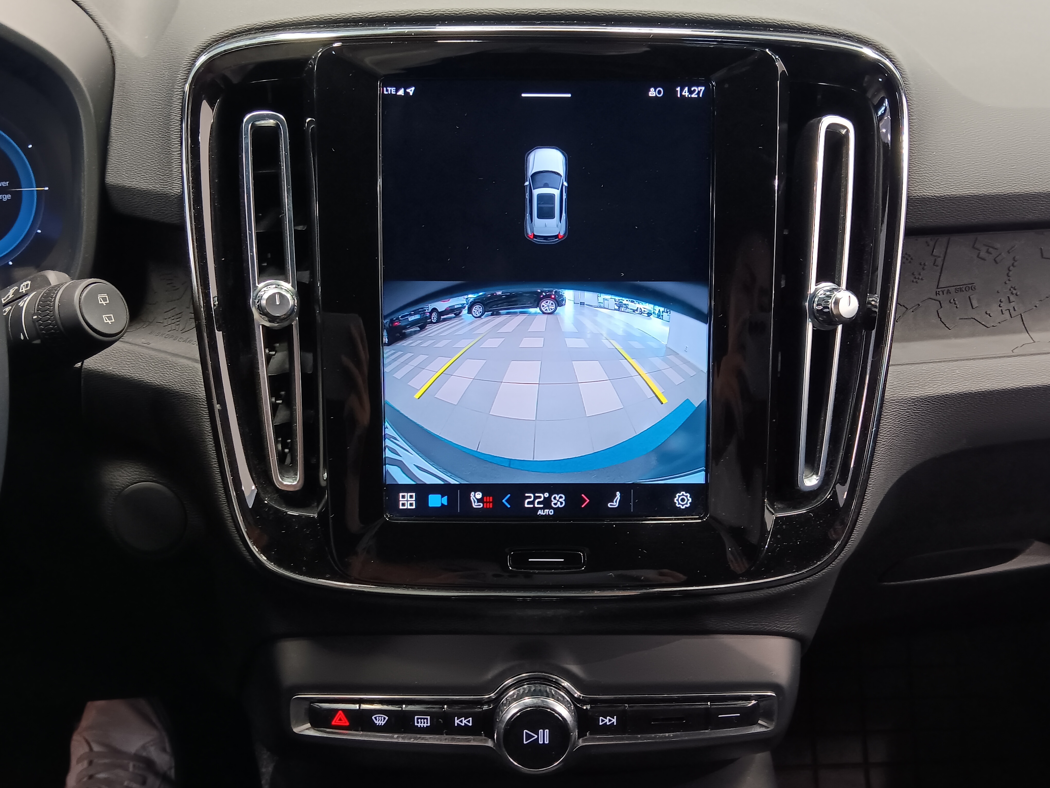 VOLVO XC40 2023