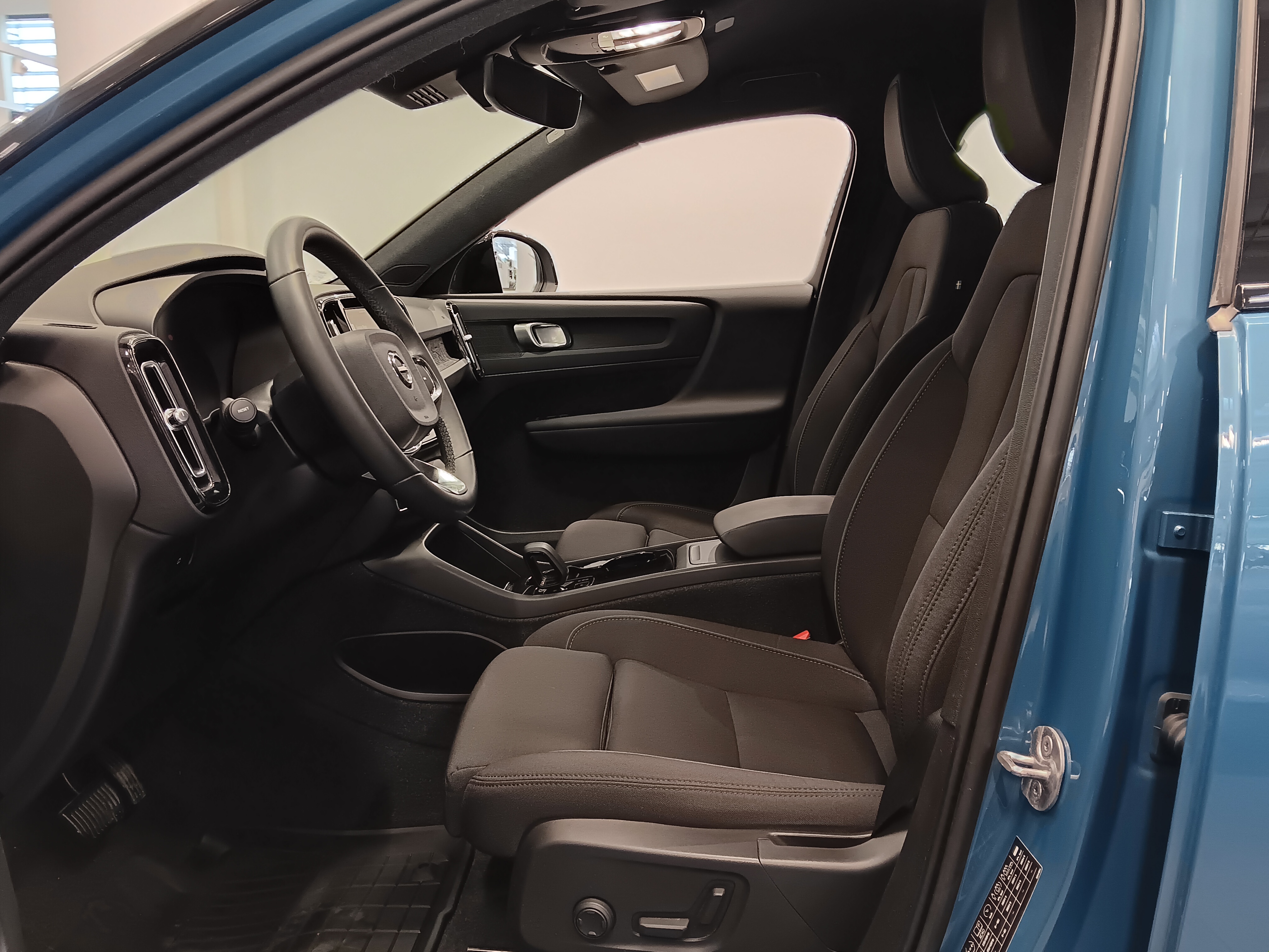 VOLVO XC40 2023