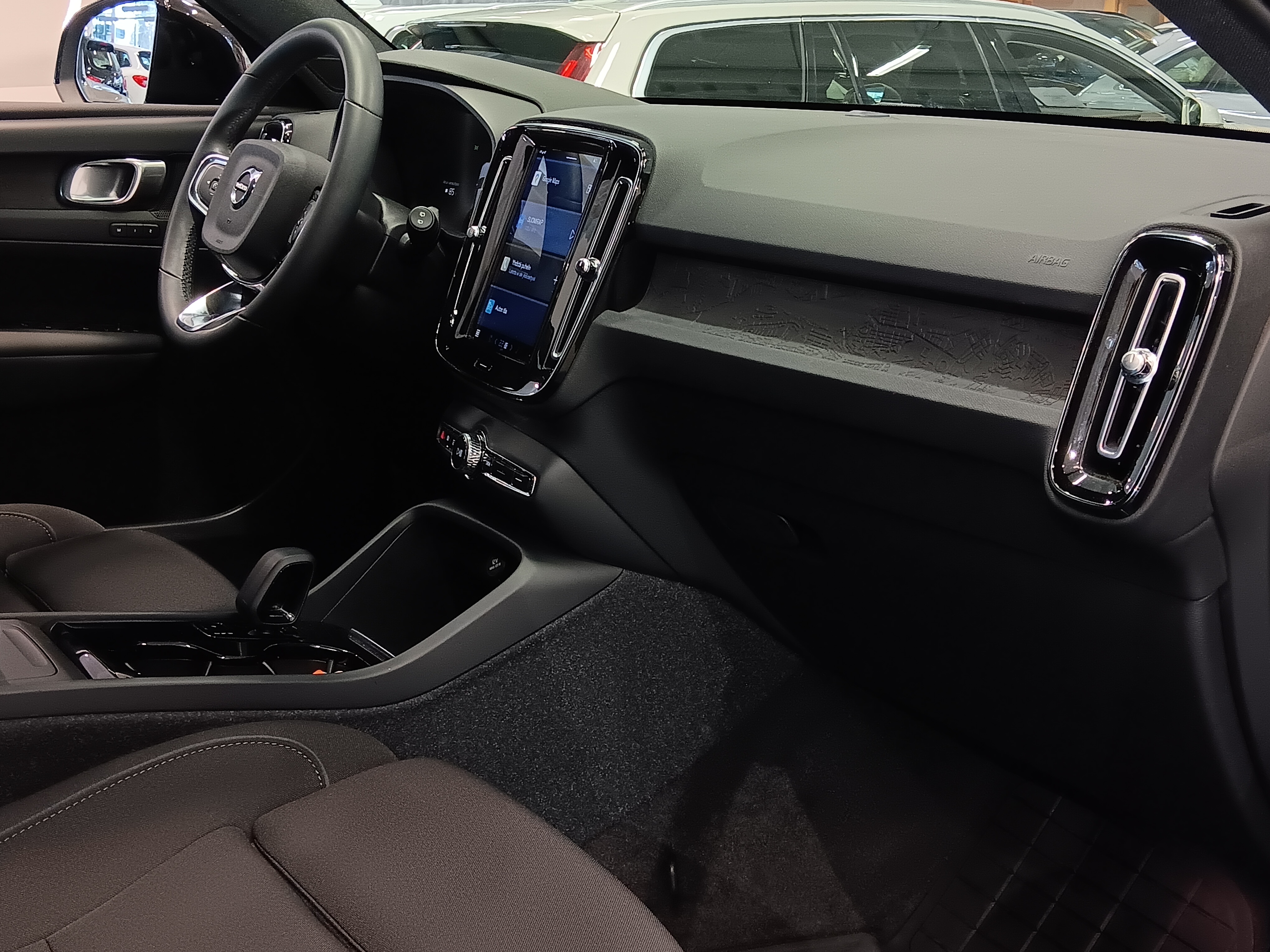 VOLVO XC40 2023