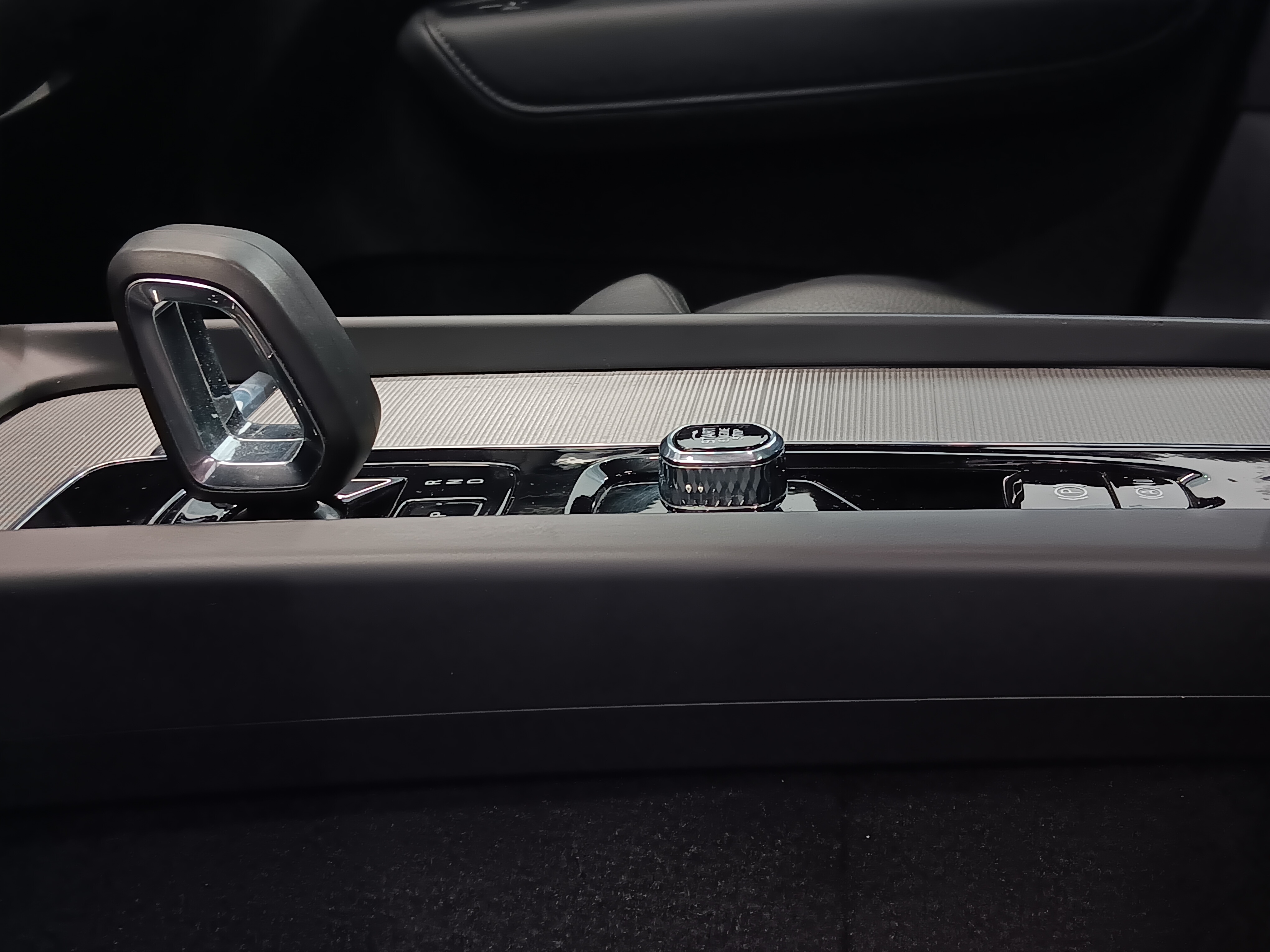 VOLVO XC60 2024