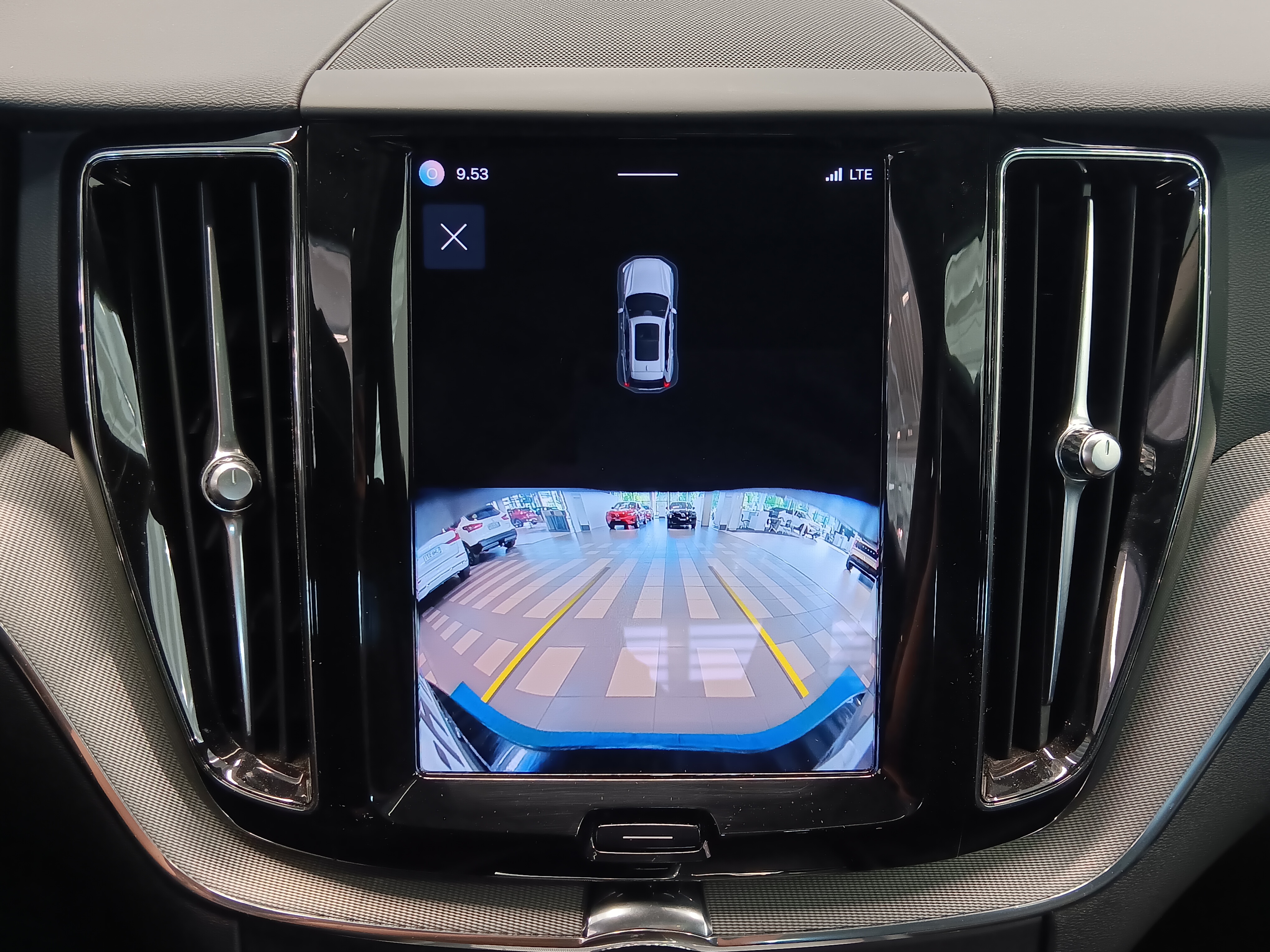 VOLVO XC60 2024
