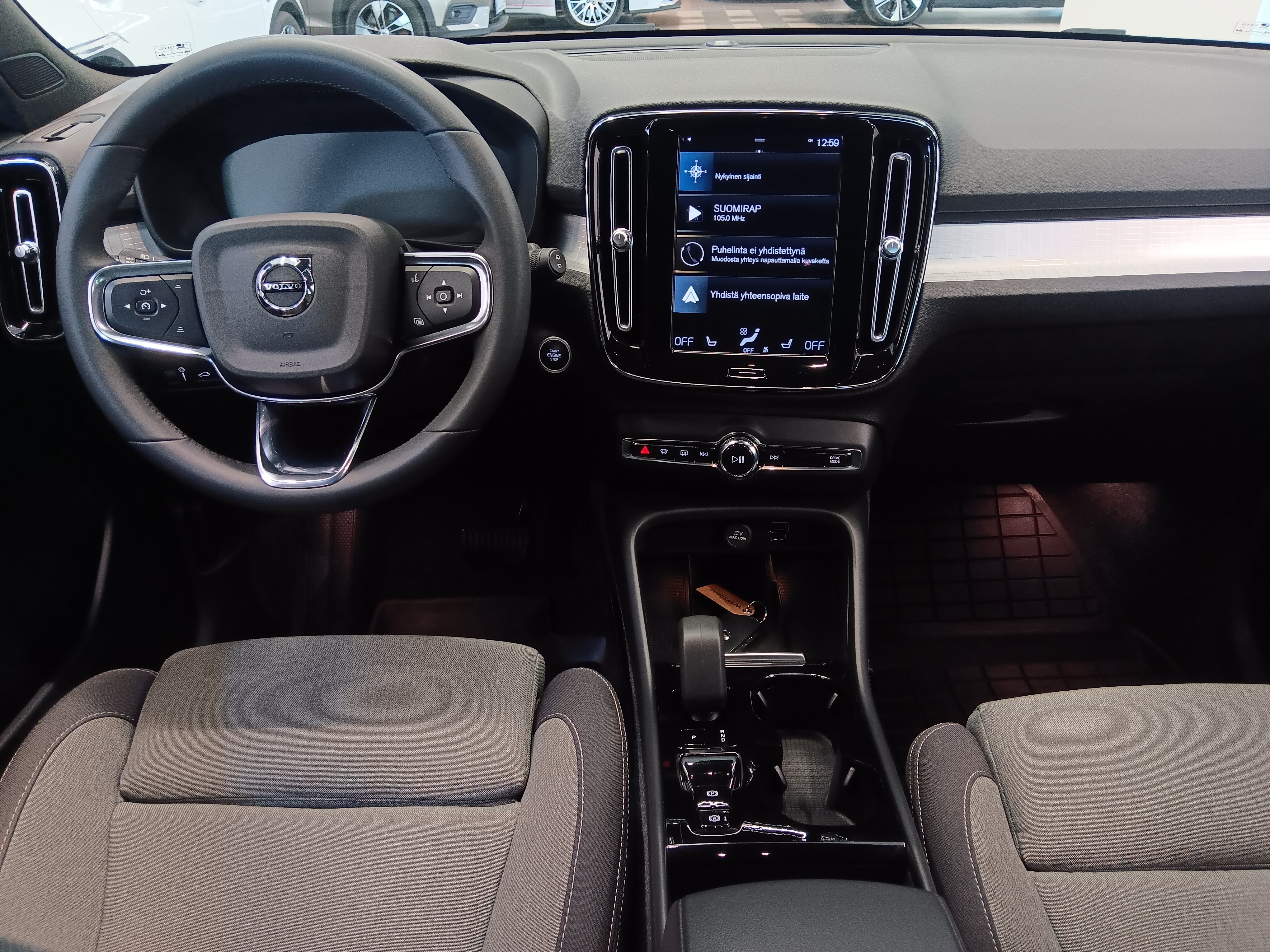 VOLVO XC40 2024