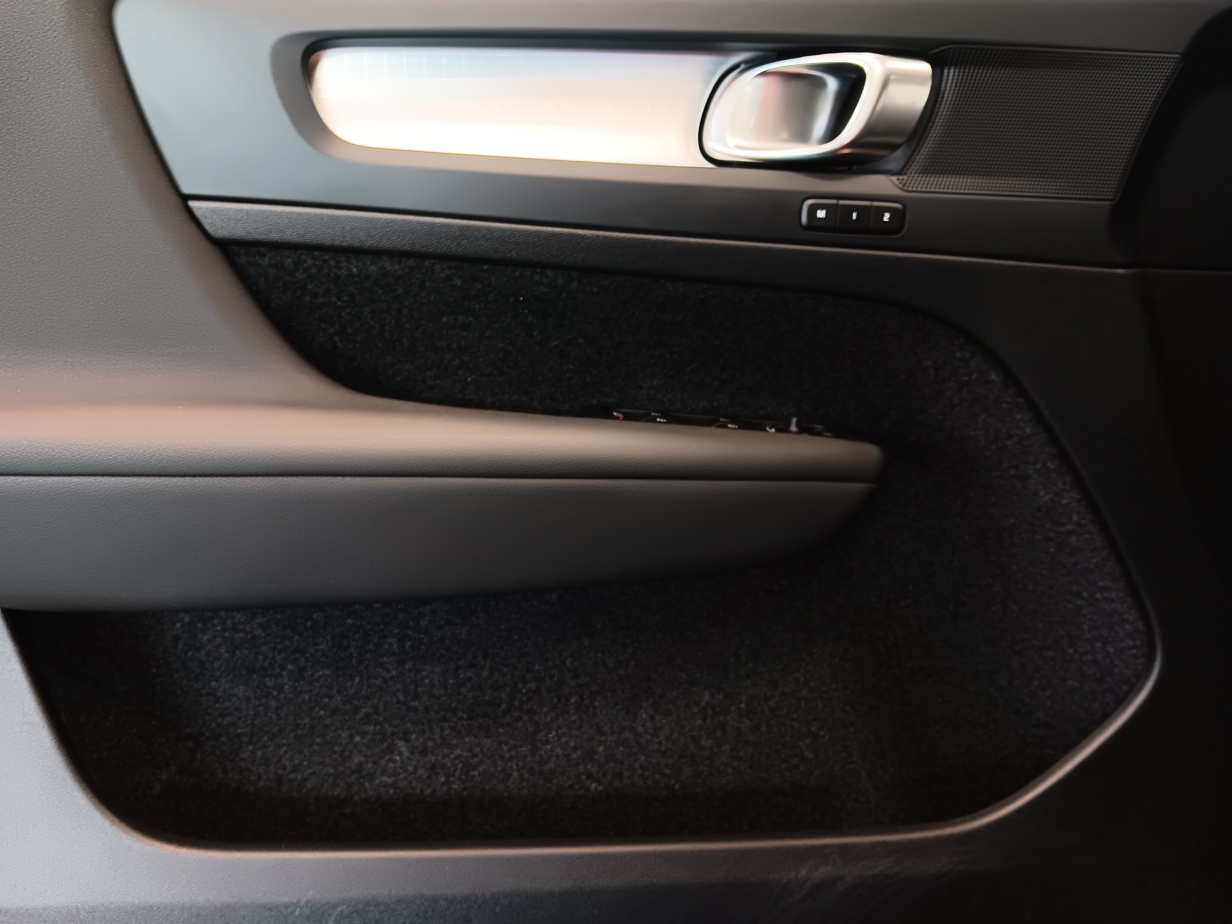VOLVO XC40 2024