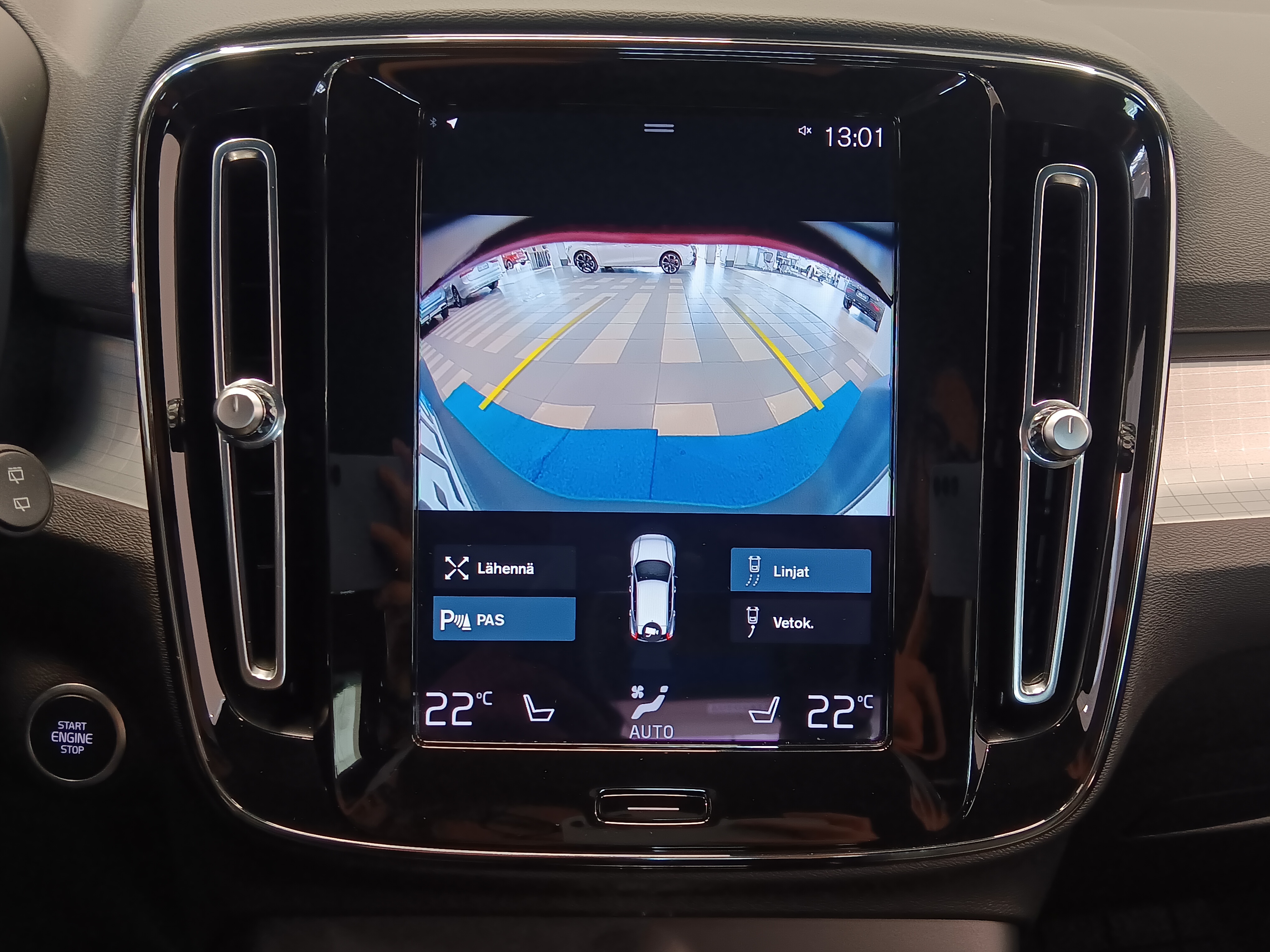 VOLVO XC40 2024