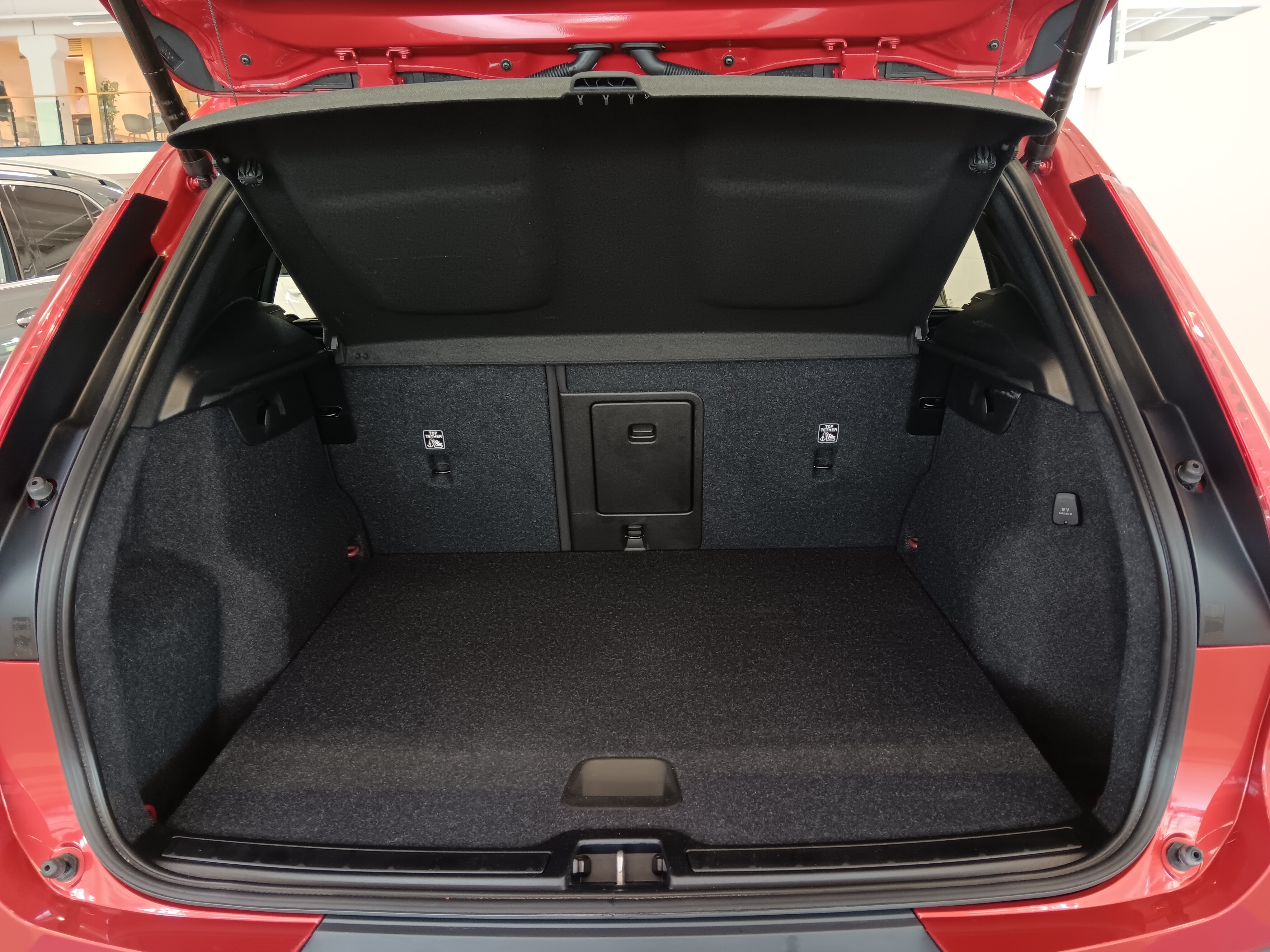 VOLVO XC40 2024