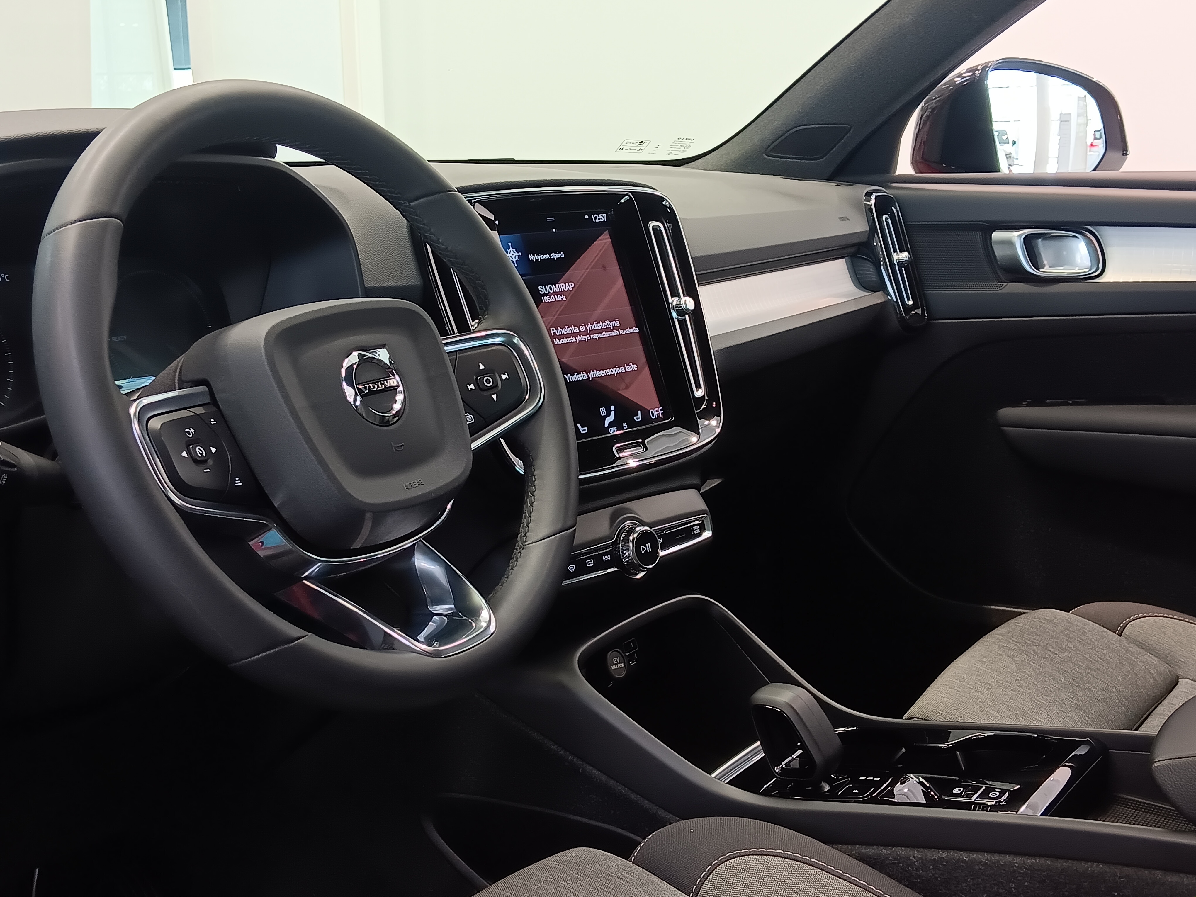 VOLVO XC40 2024