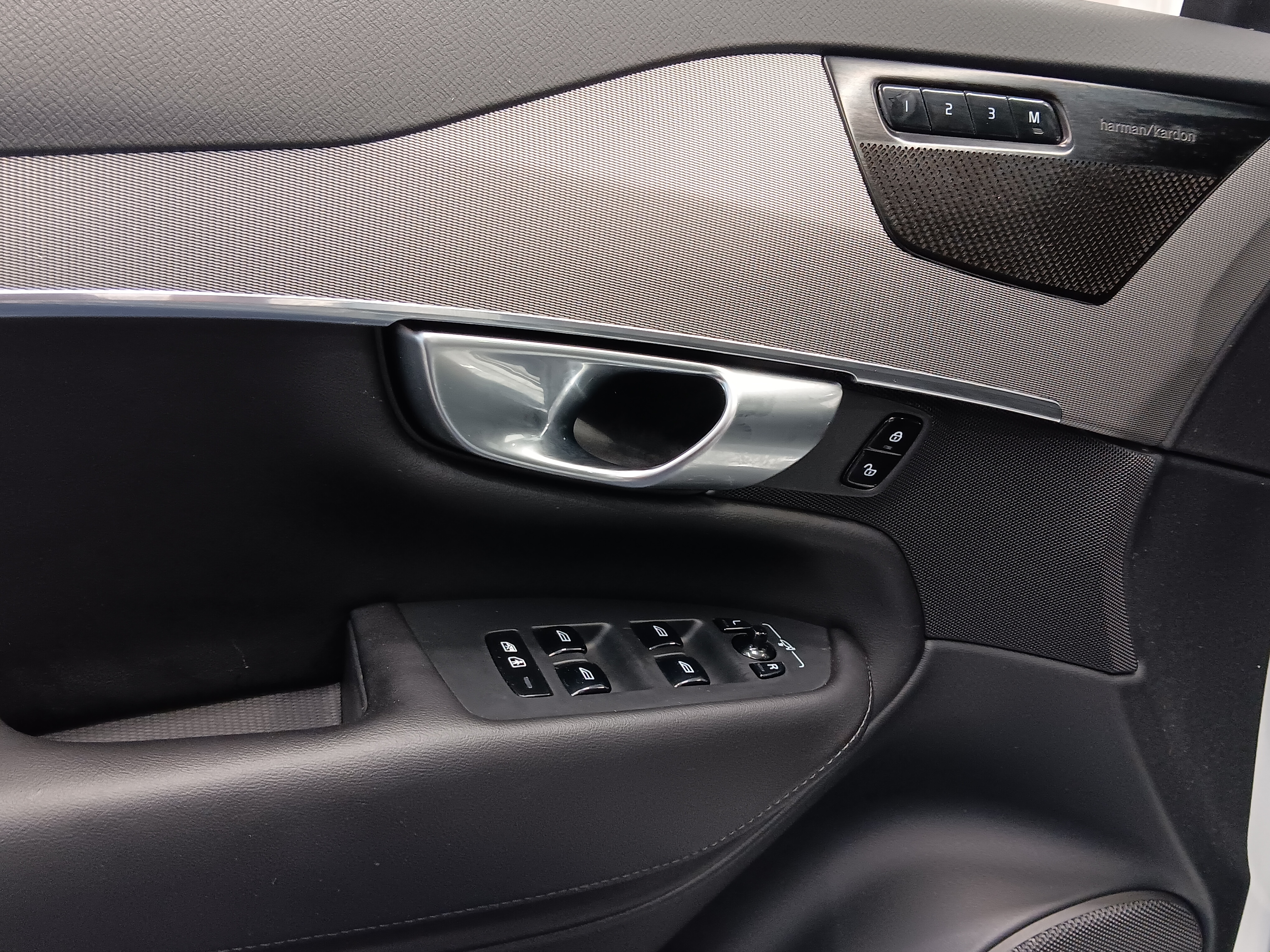 VOLVO XC90 2023