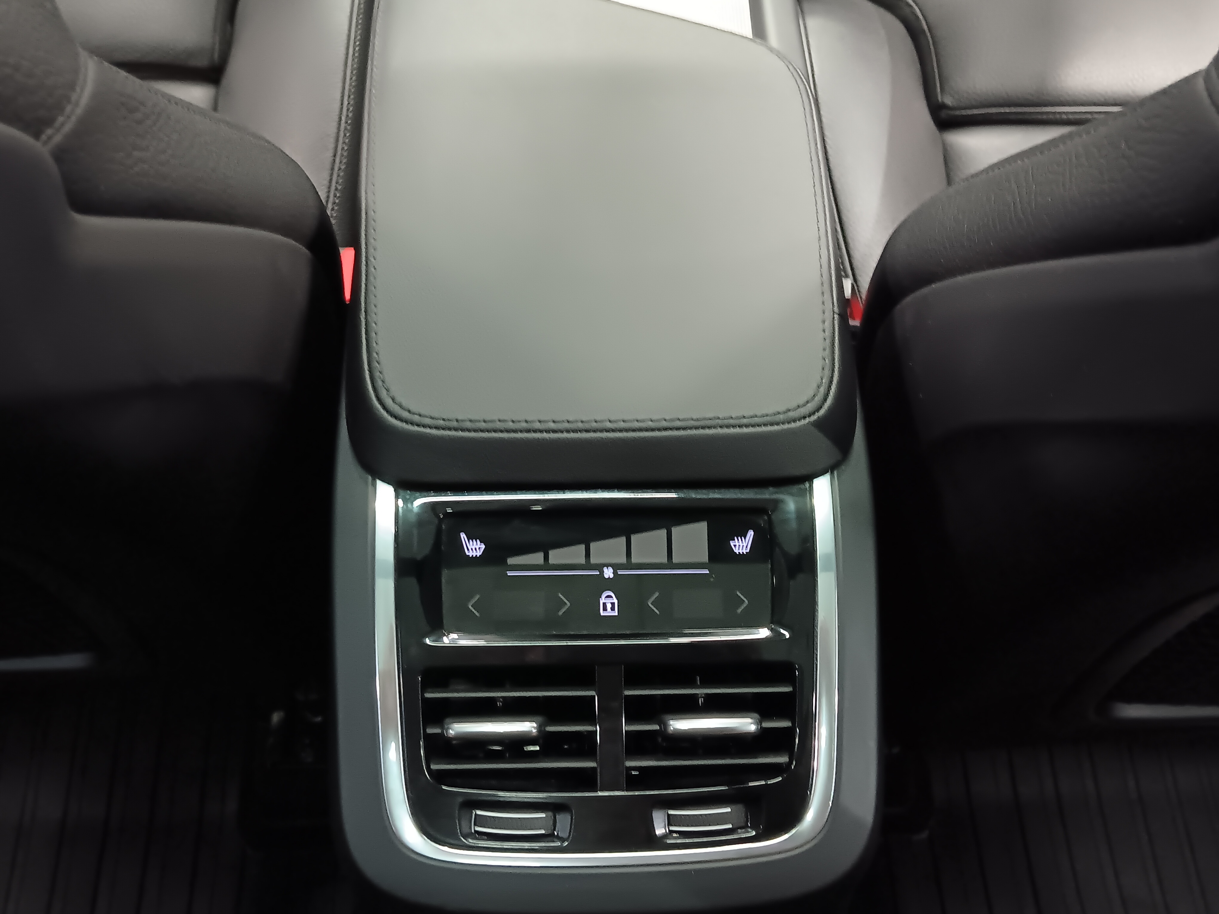 VOLVO XC90 2023