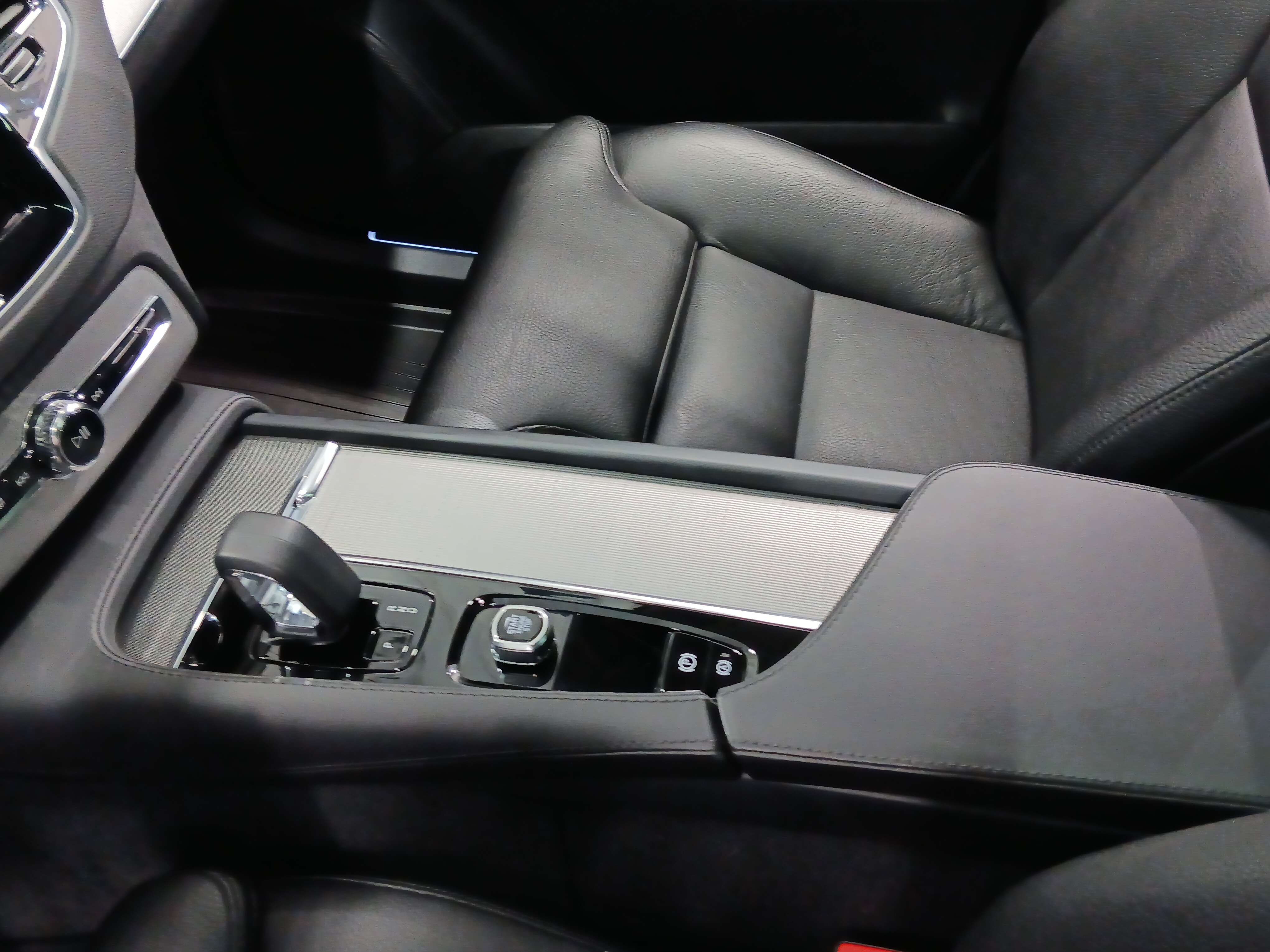 VOLVO XC90 2023