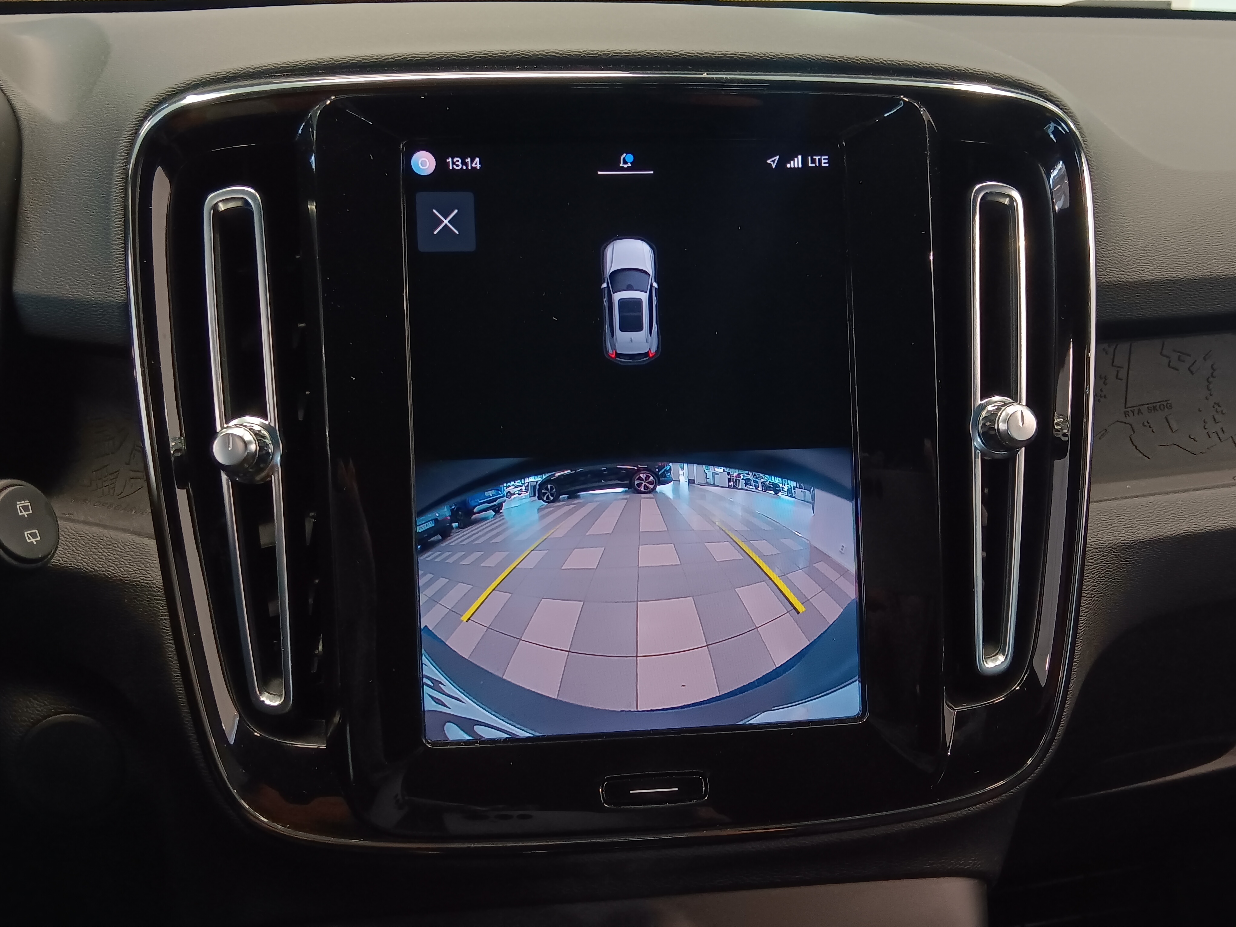 VOLVO XC40 2023