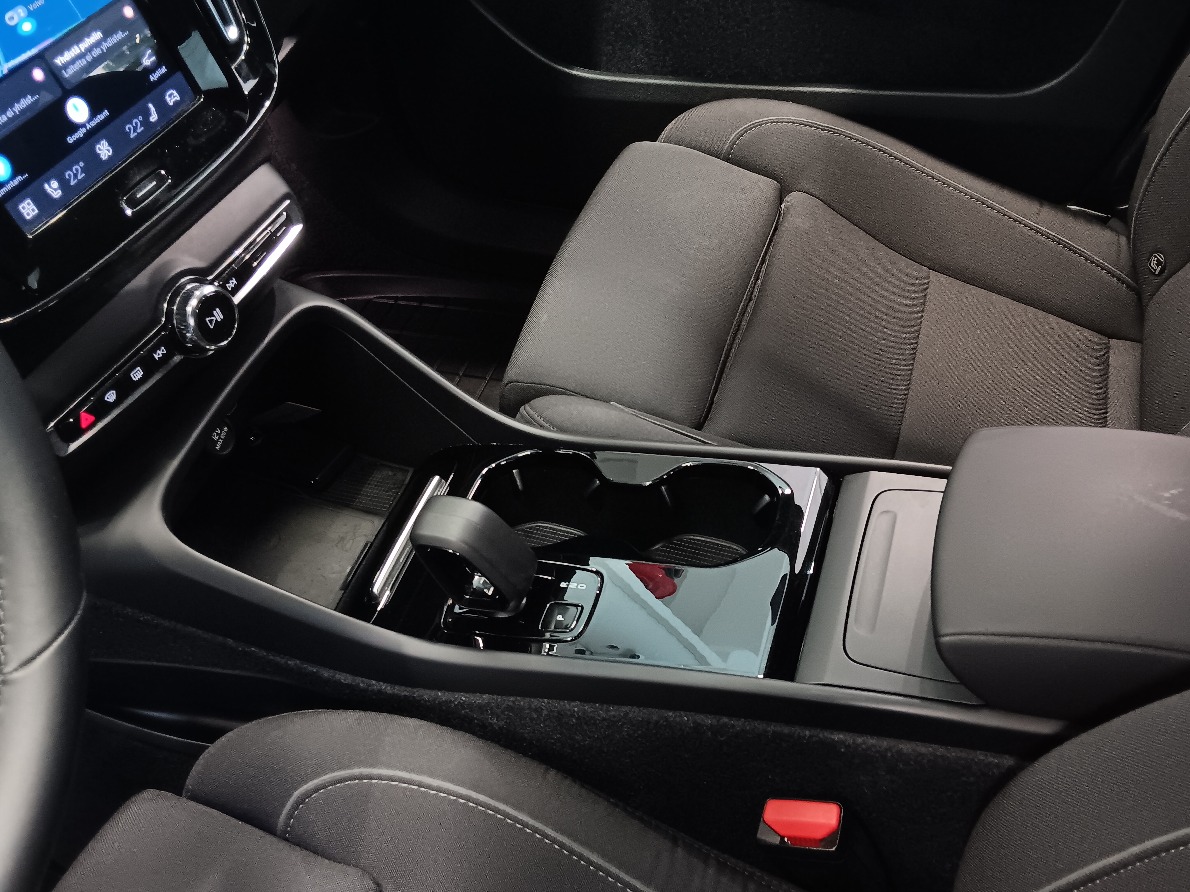 VOLVO XC40 2023