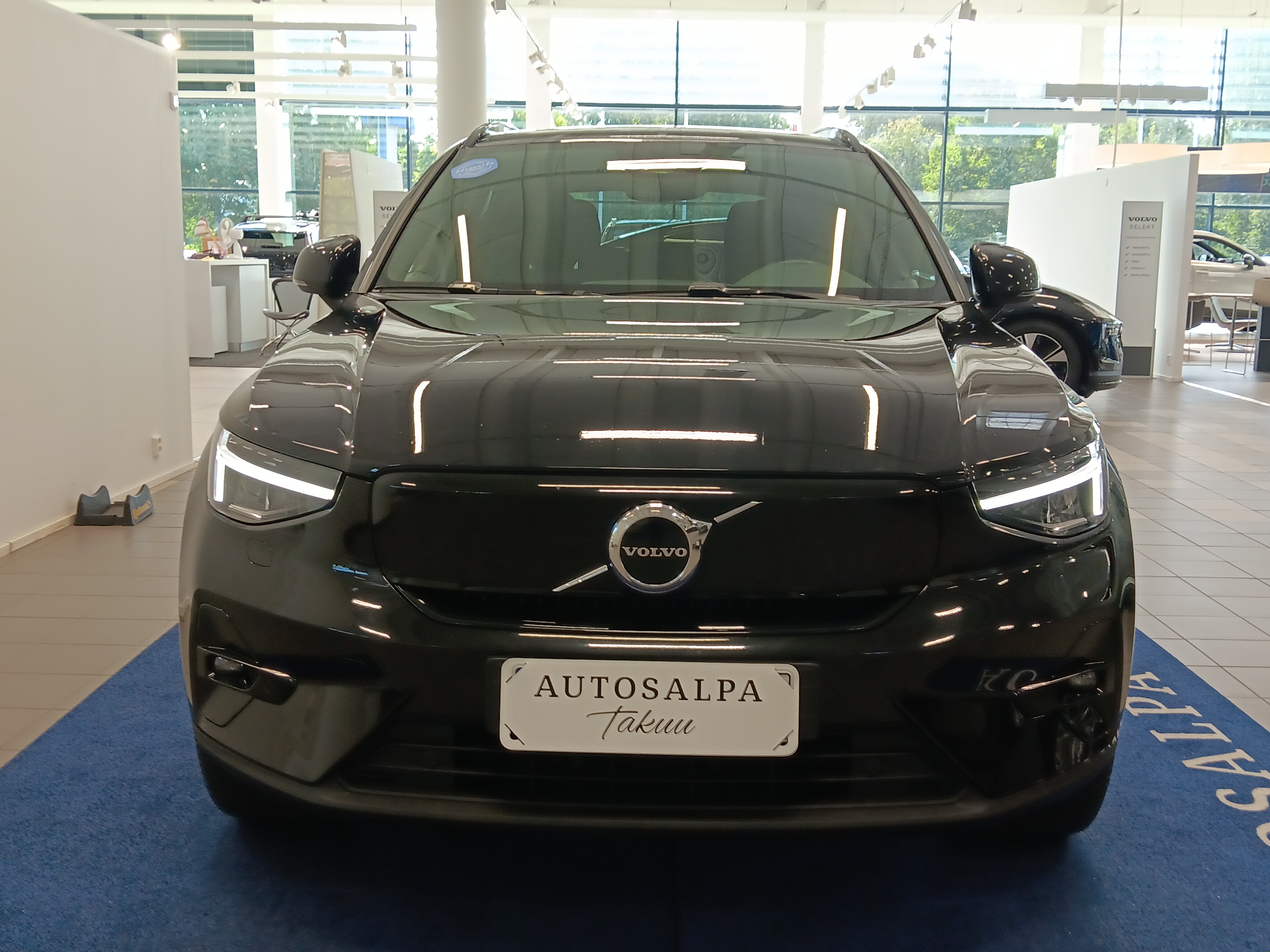 VOLVO XC40 2023