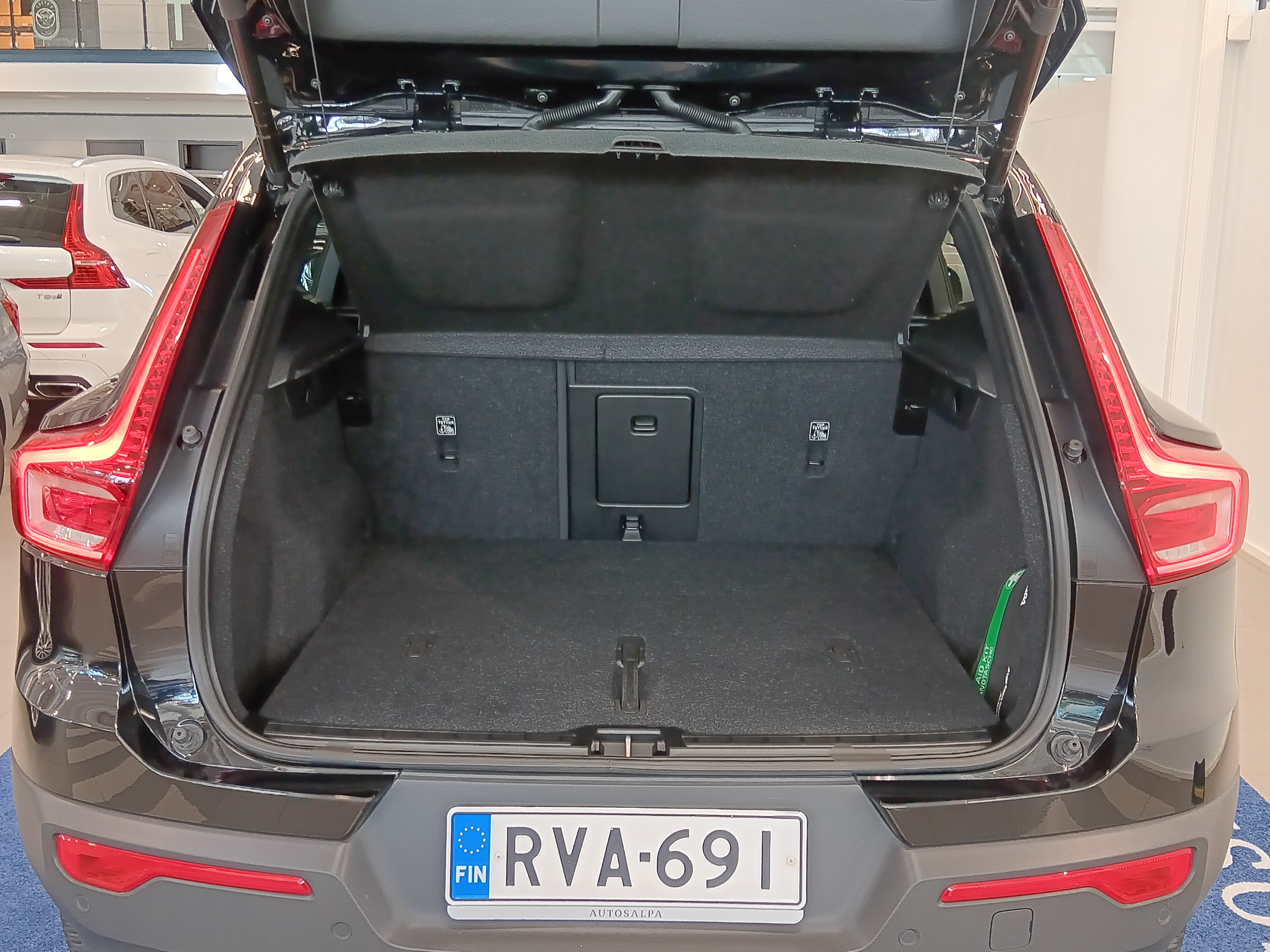 VOLVO XC40 2023