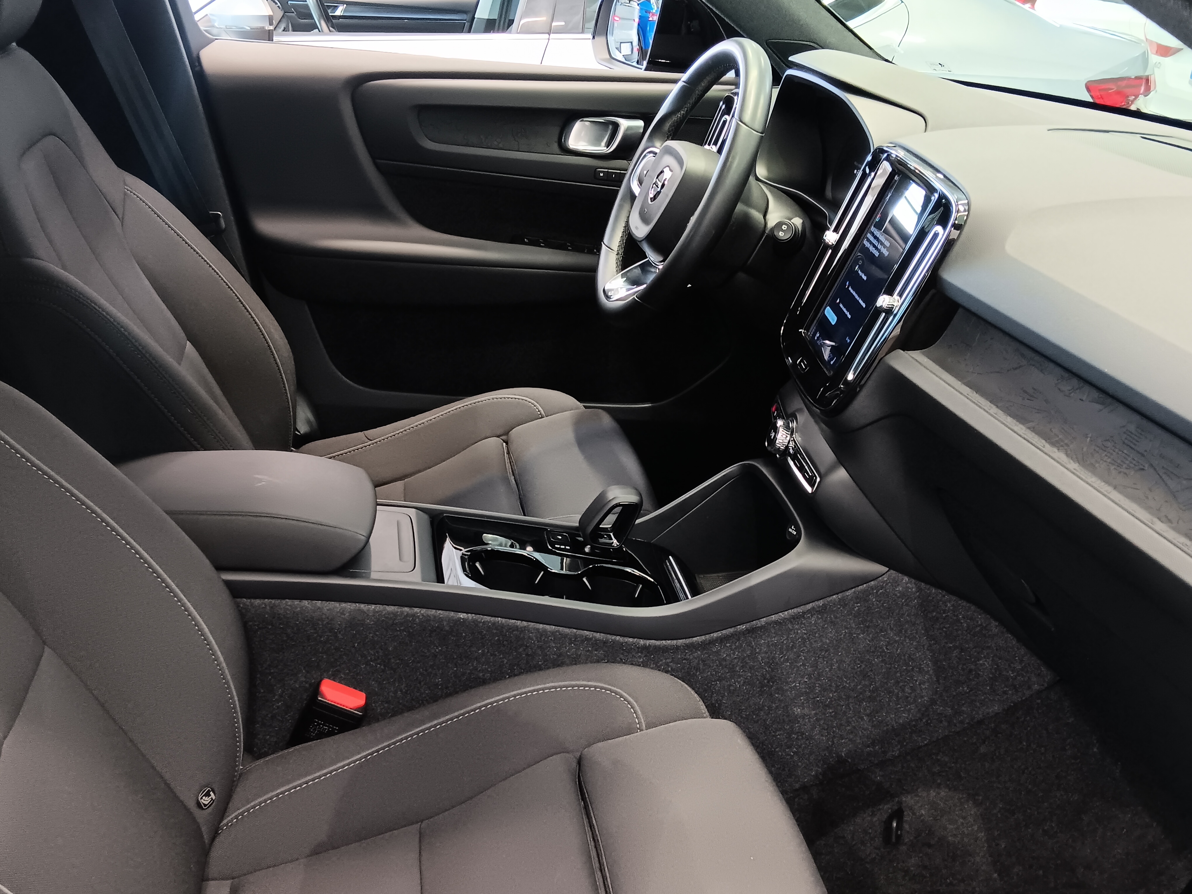 VOLVO XC40 2023