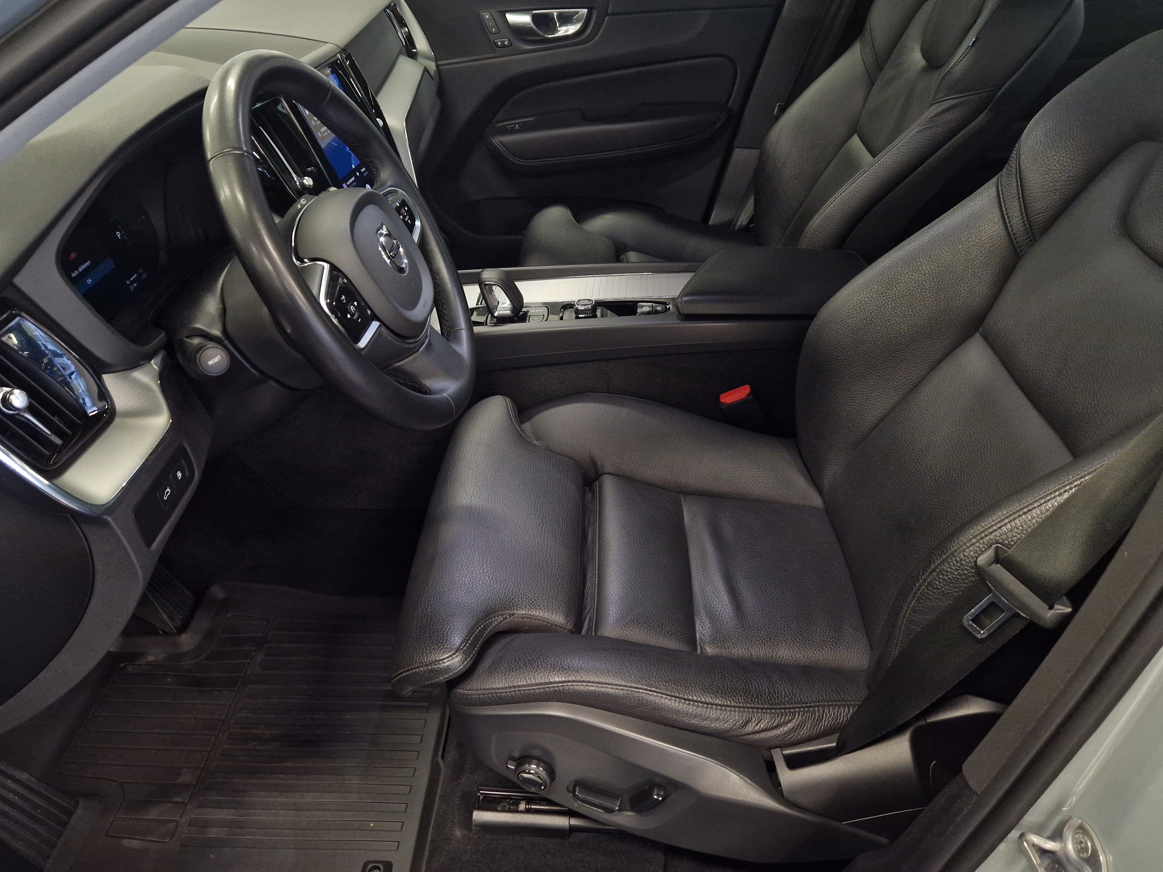 VOLVO XC60 2024