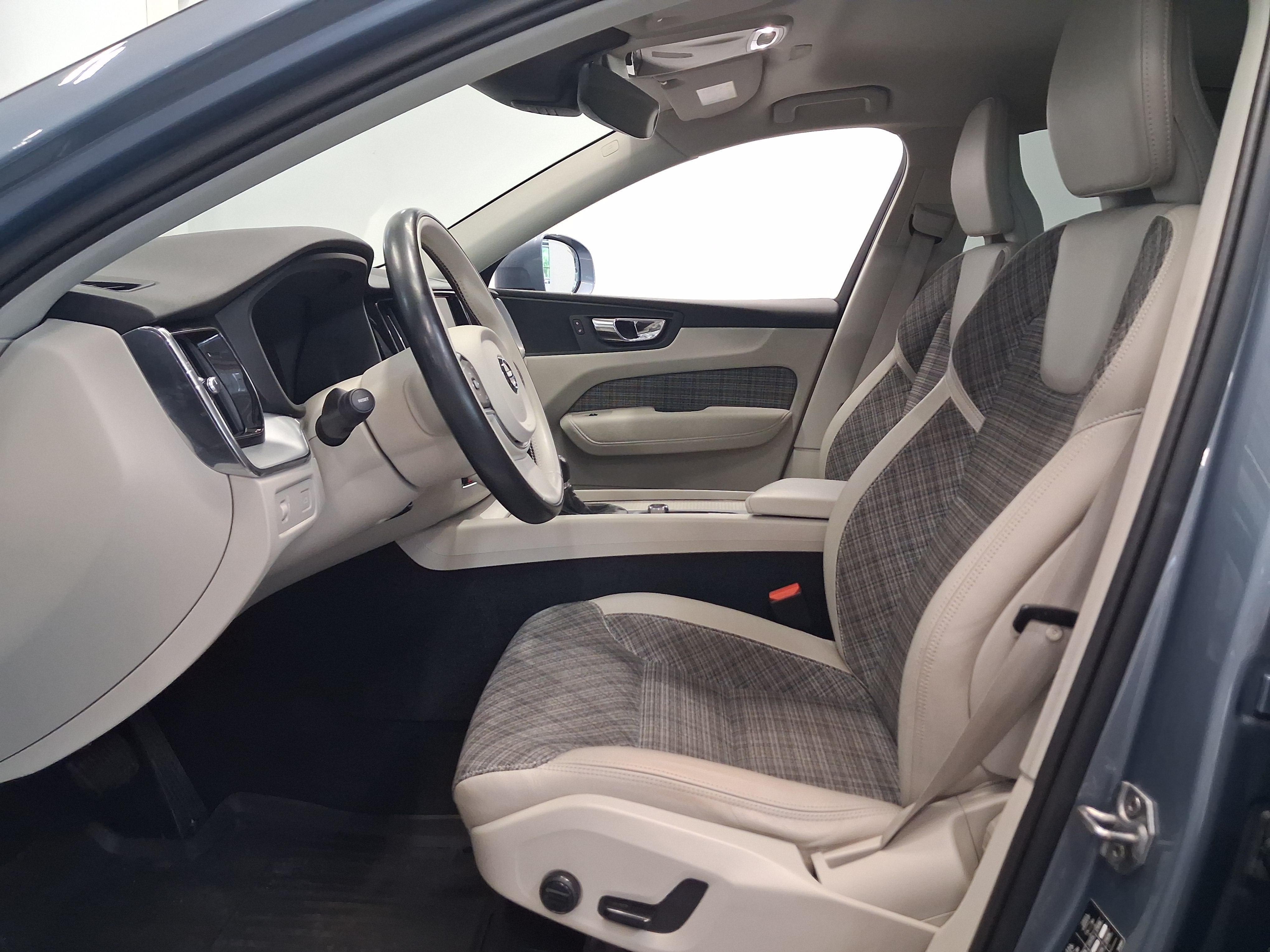 VOLVO XC60 2019