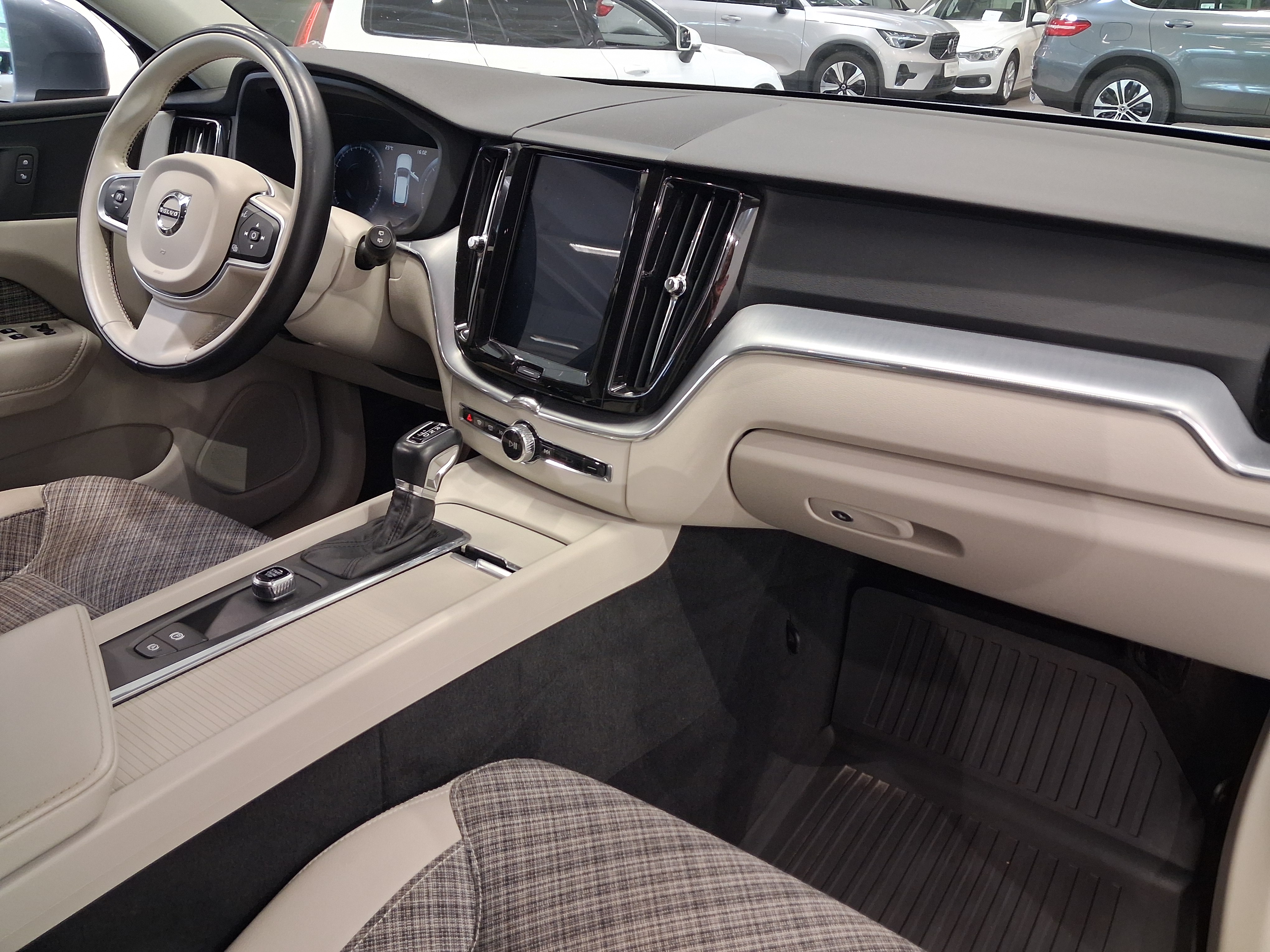 VOLVO XC60 2019