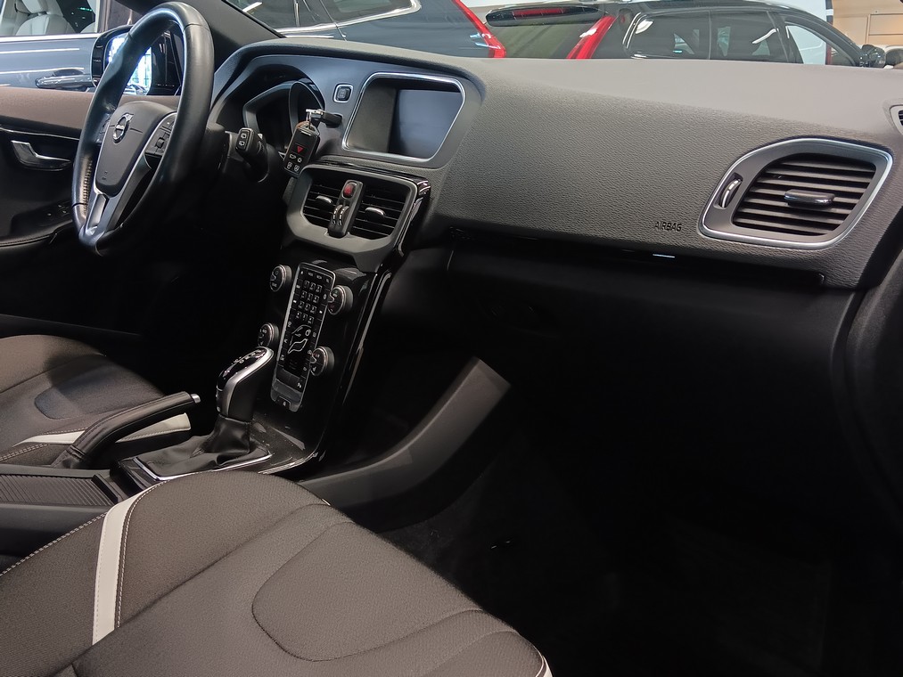 VOLVO V40 Cross Country 2018