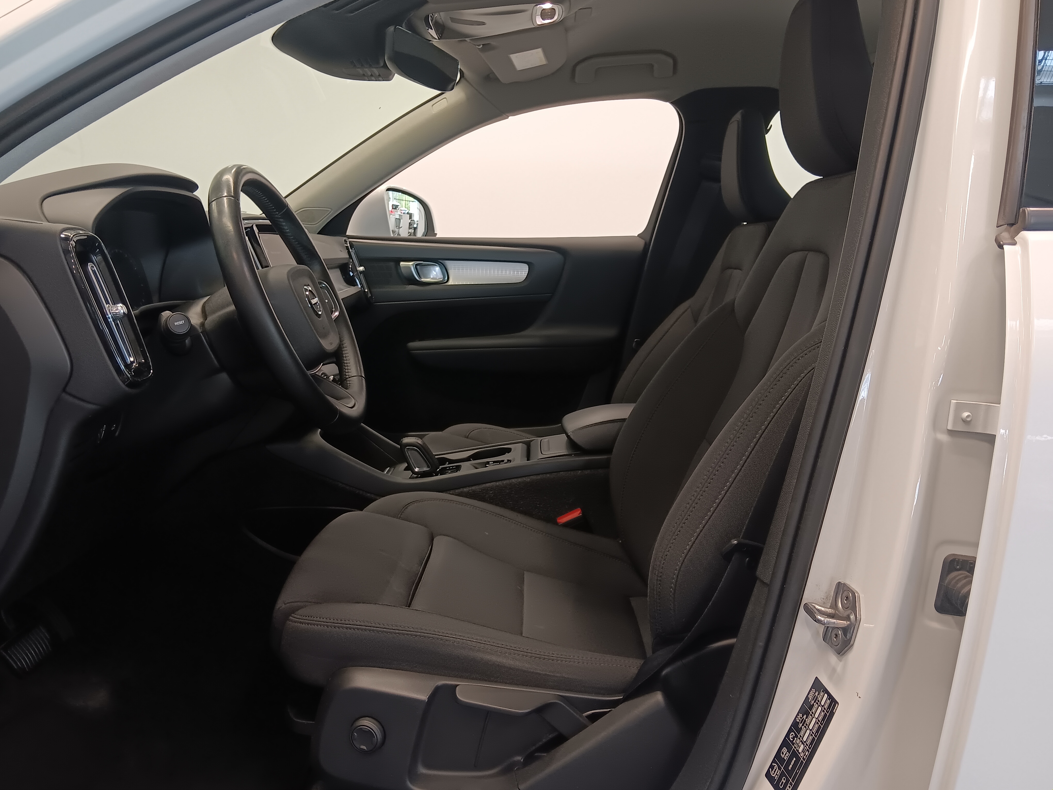 VOLVO XC40 2021