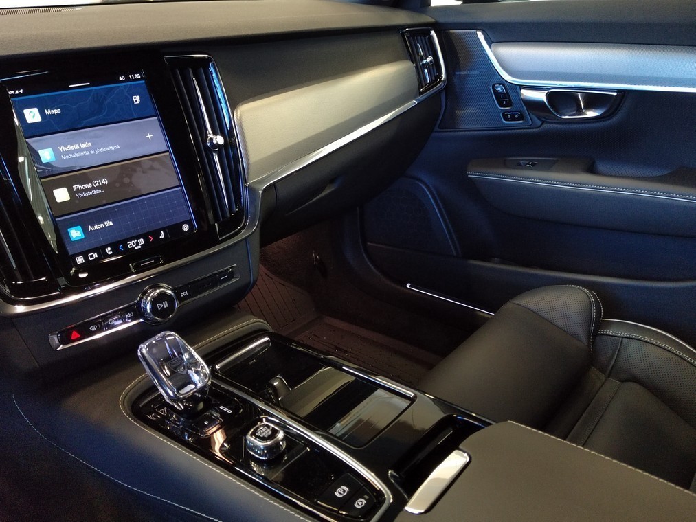 VOLVO V90 2024