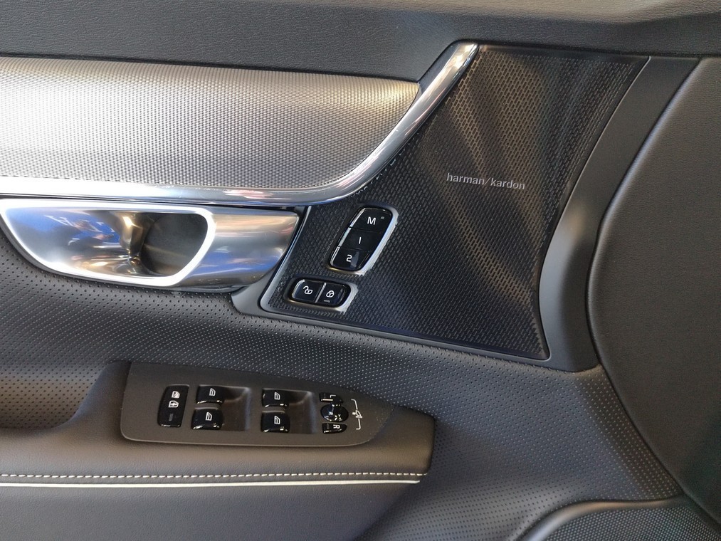 VOLVO V90 2024