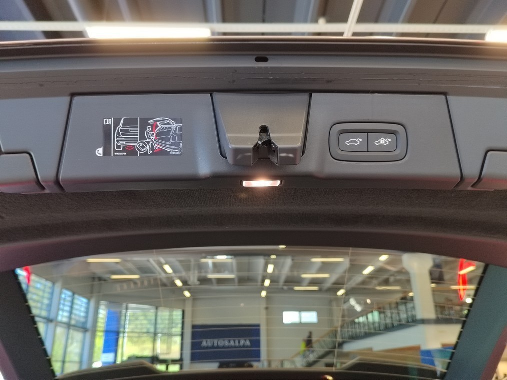 VOLVO V90 2024