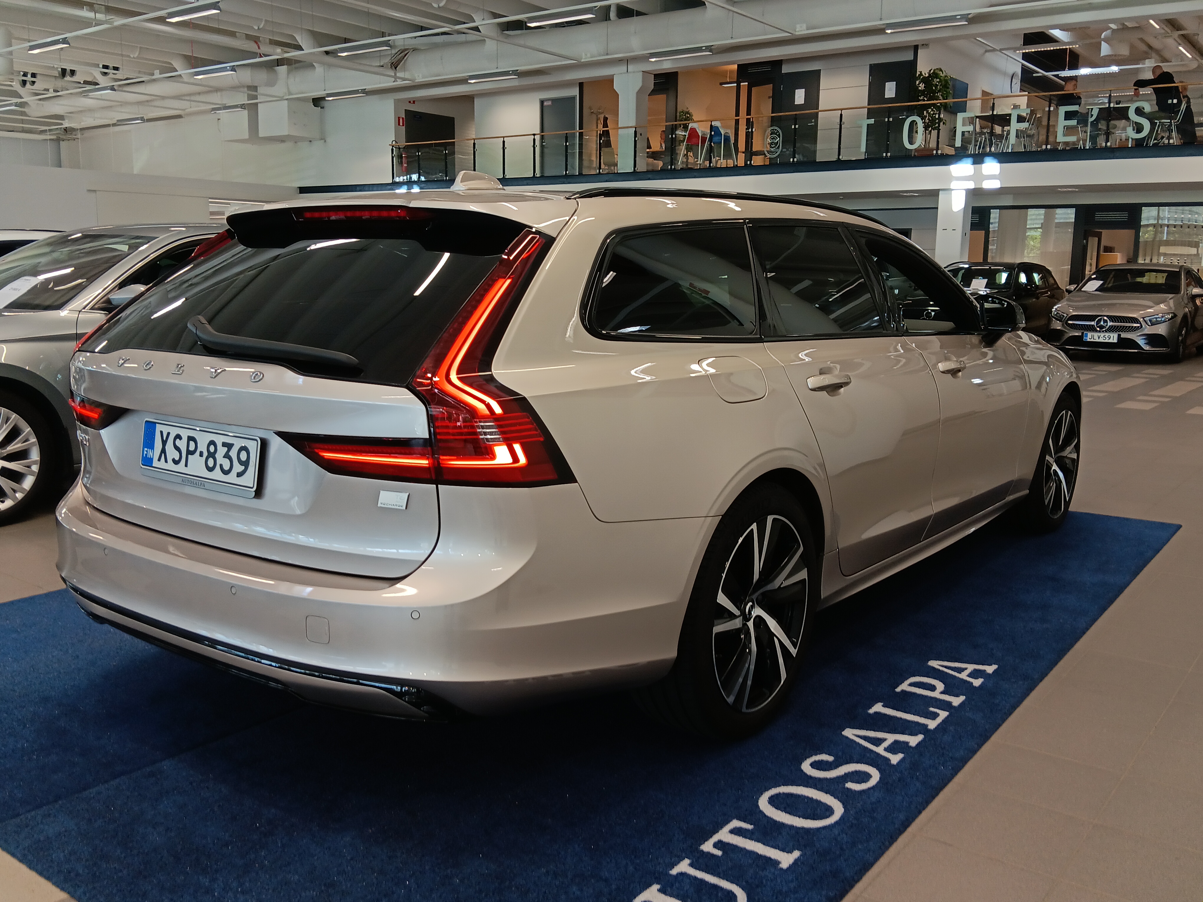 VOLVO V90 2024