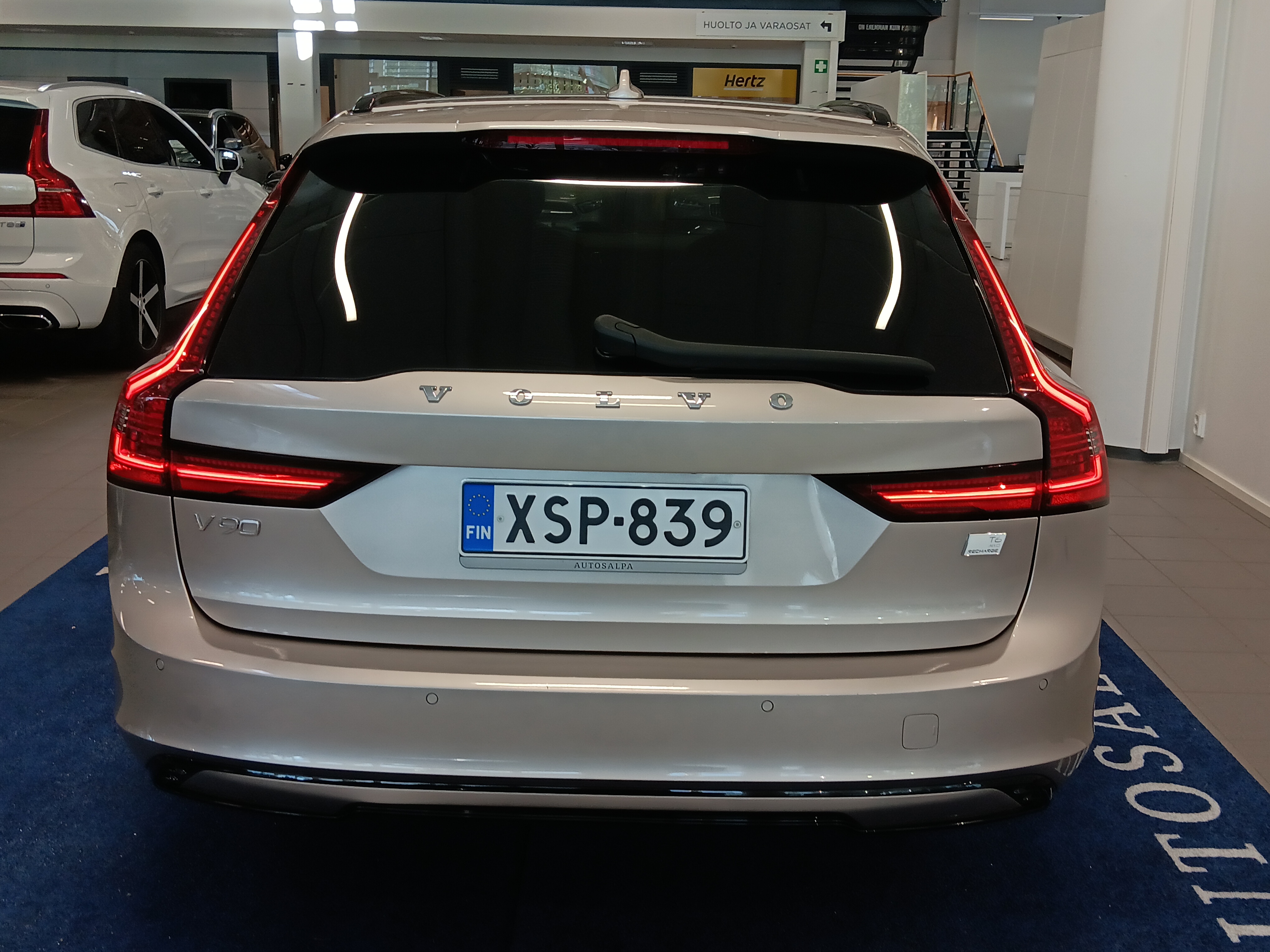VOLVO V90 2024