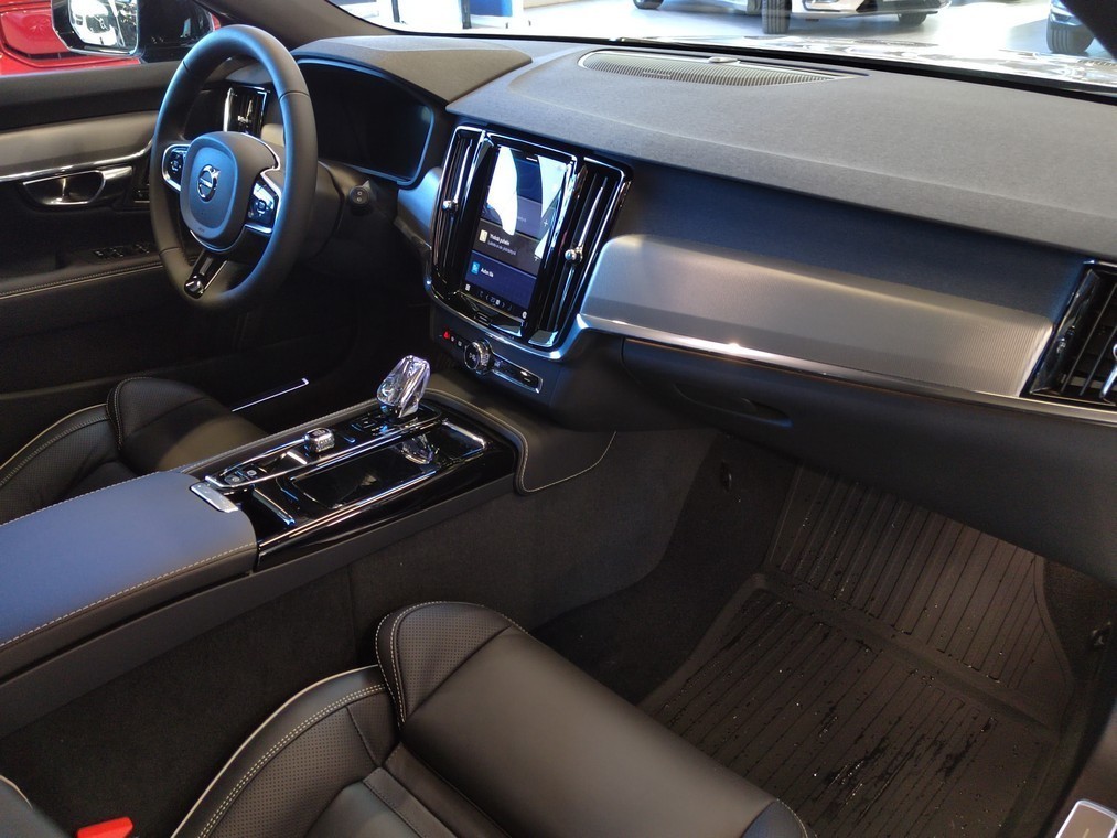 VOLVO V90 2024