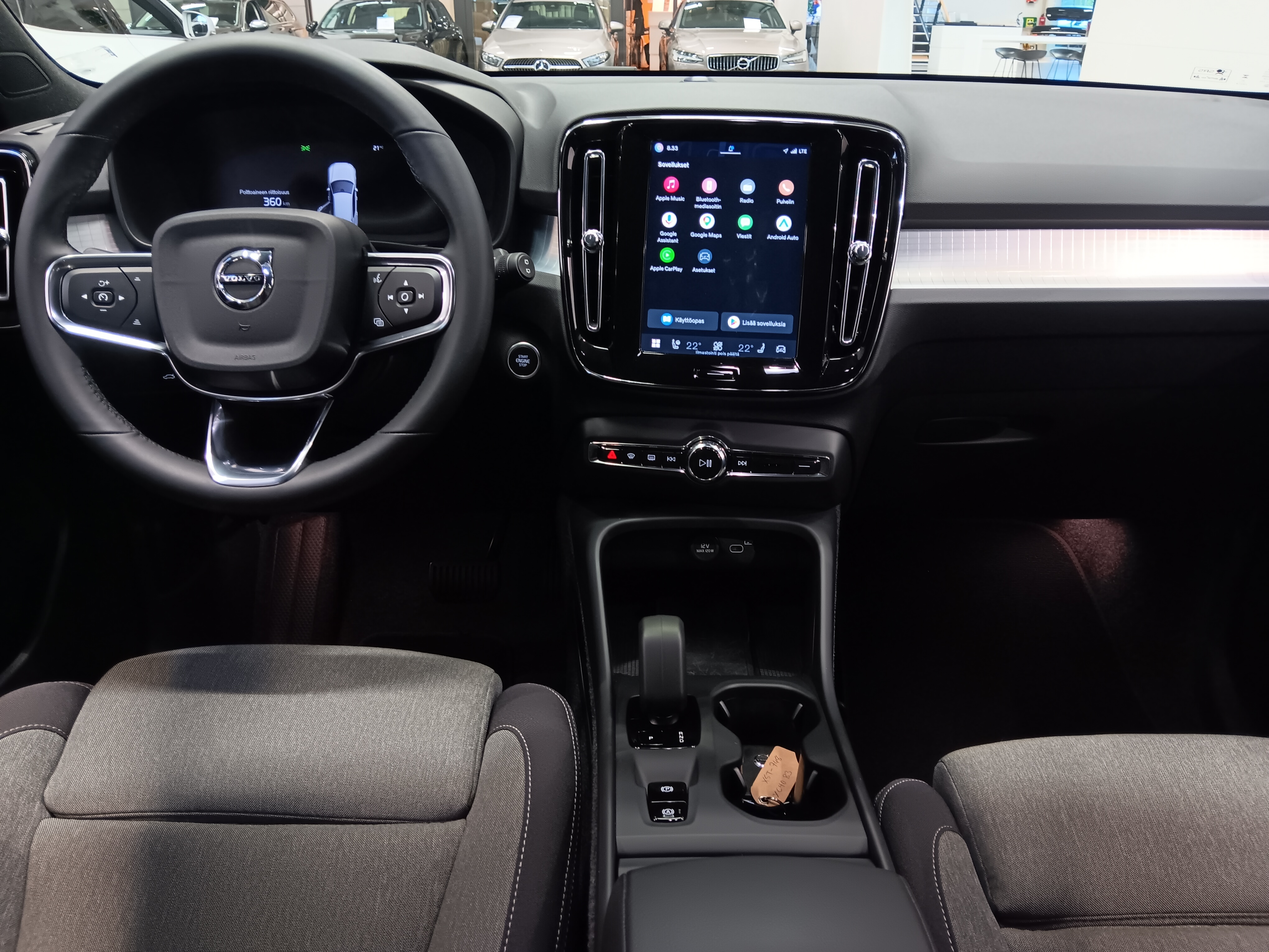 VOLVO XC40 2024
