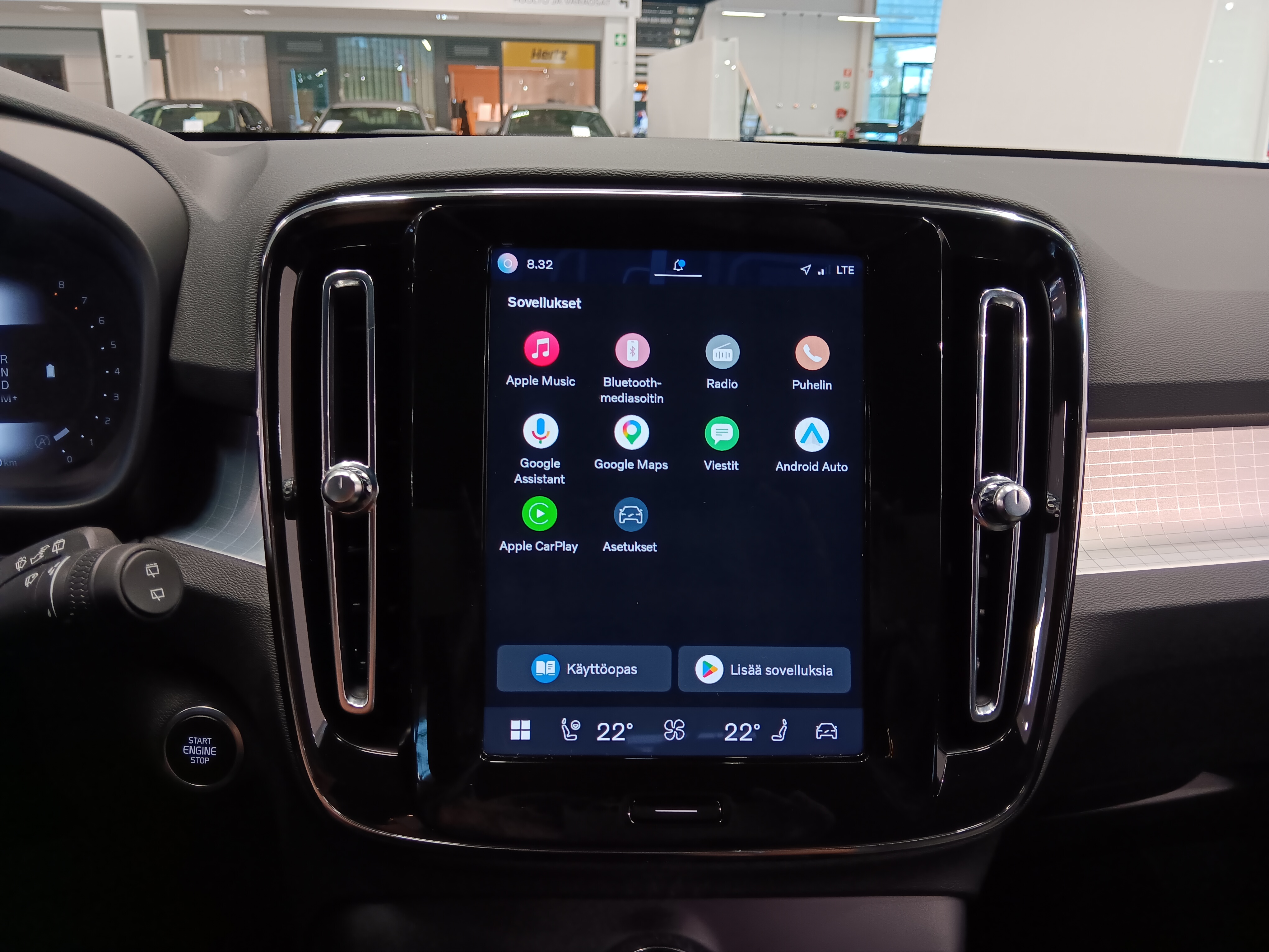 VOLVO XC40 2024