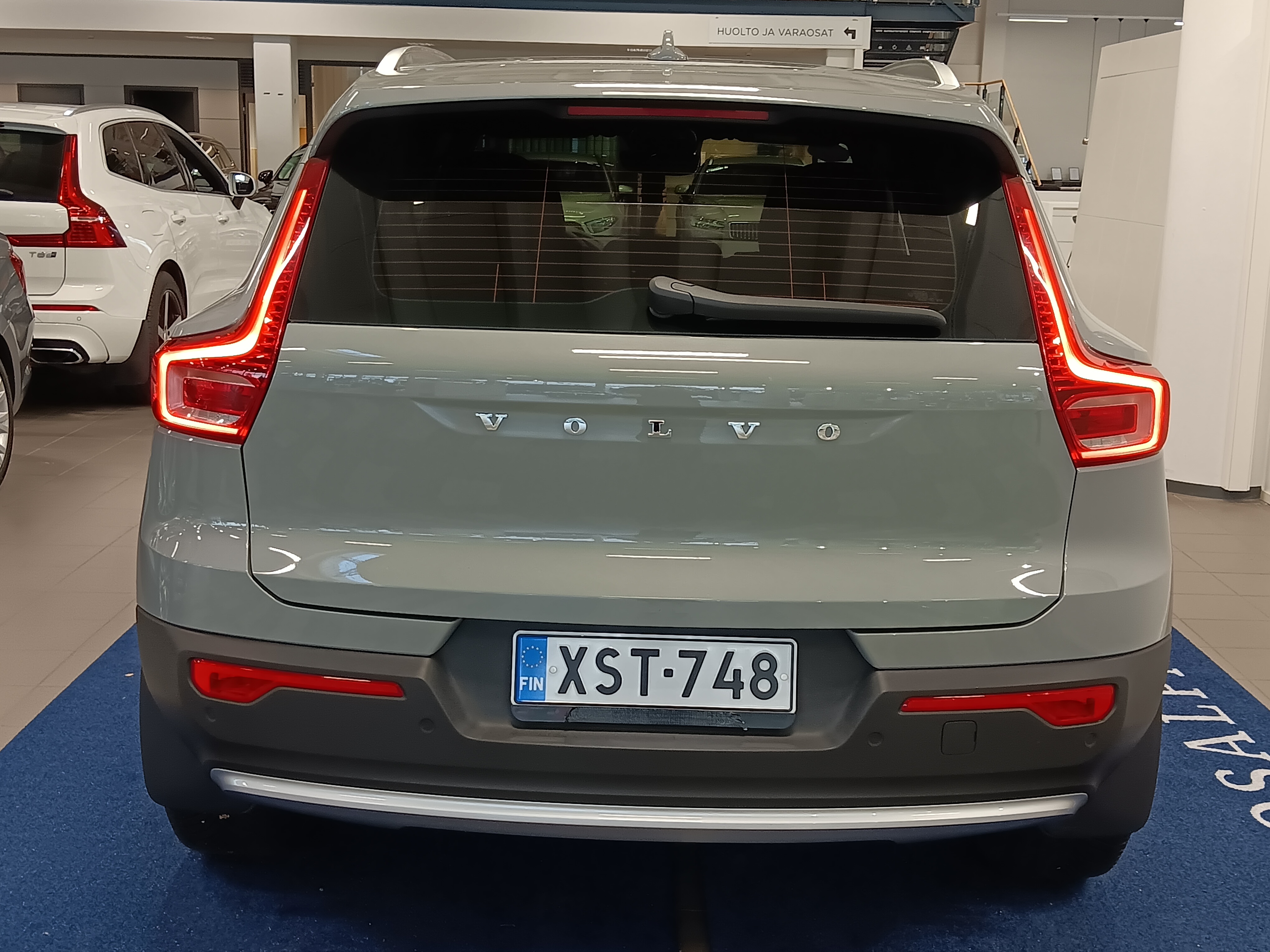 VOLVO XC40 2024