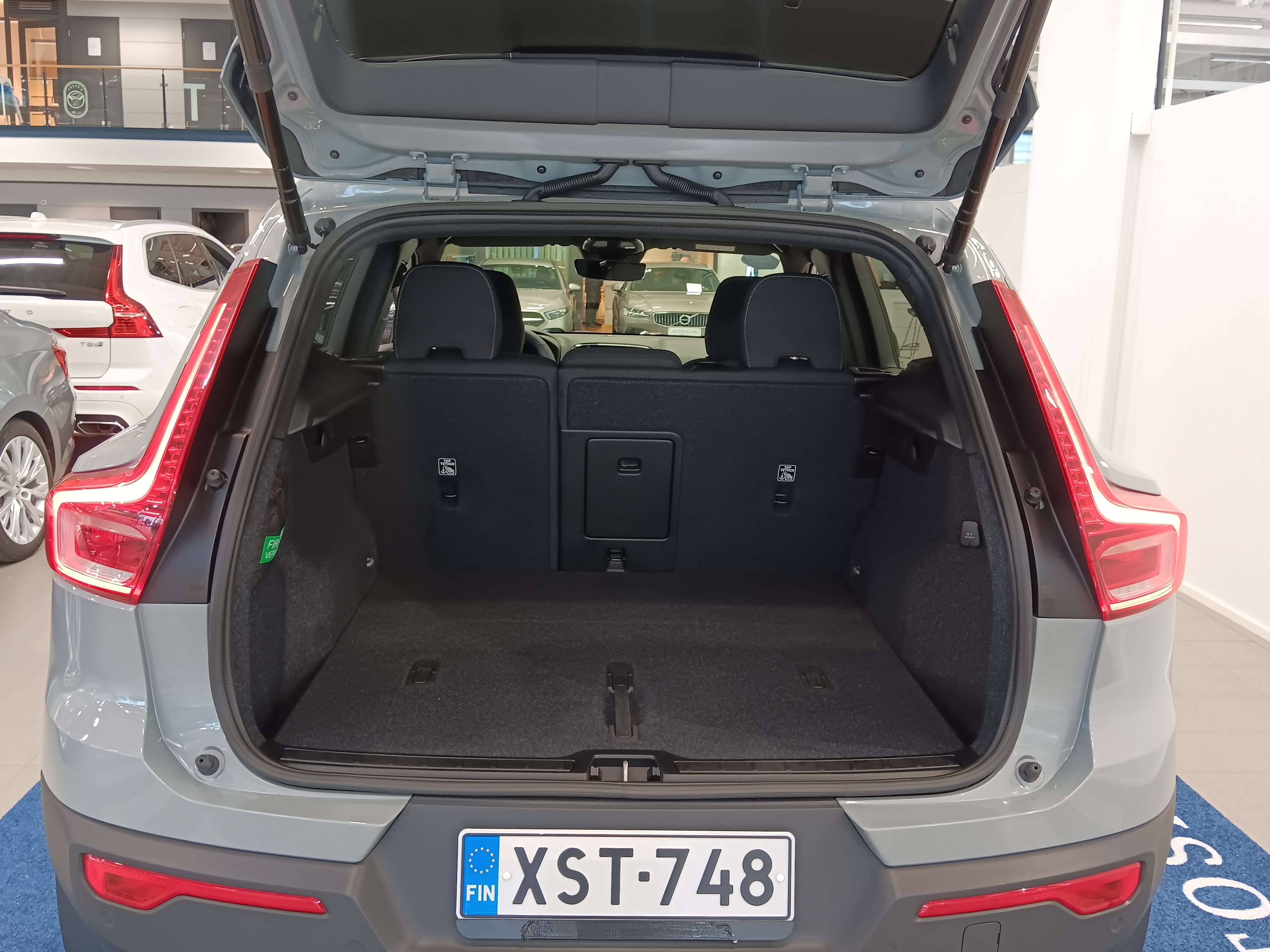 VOLVO XC40 2024