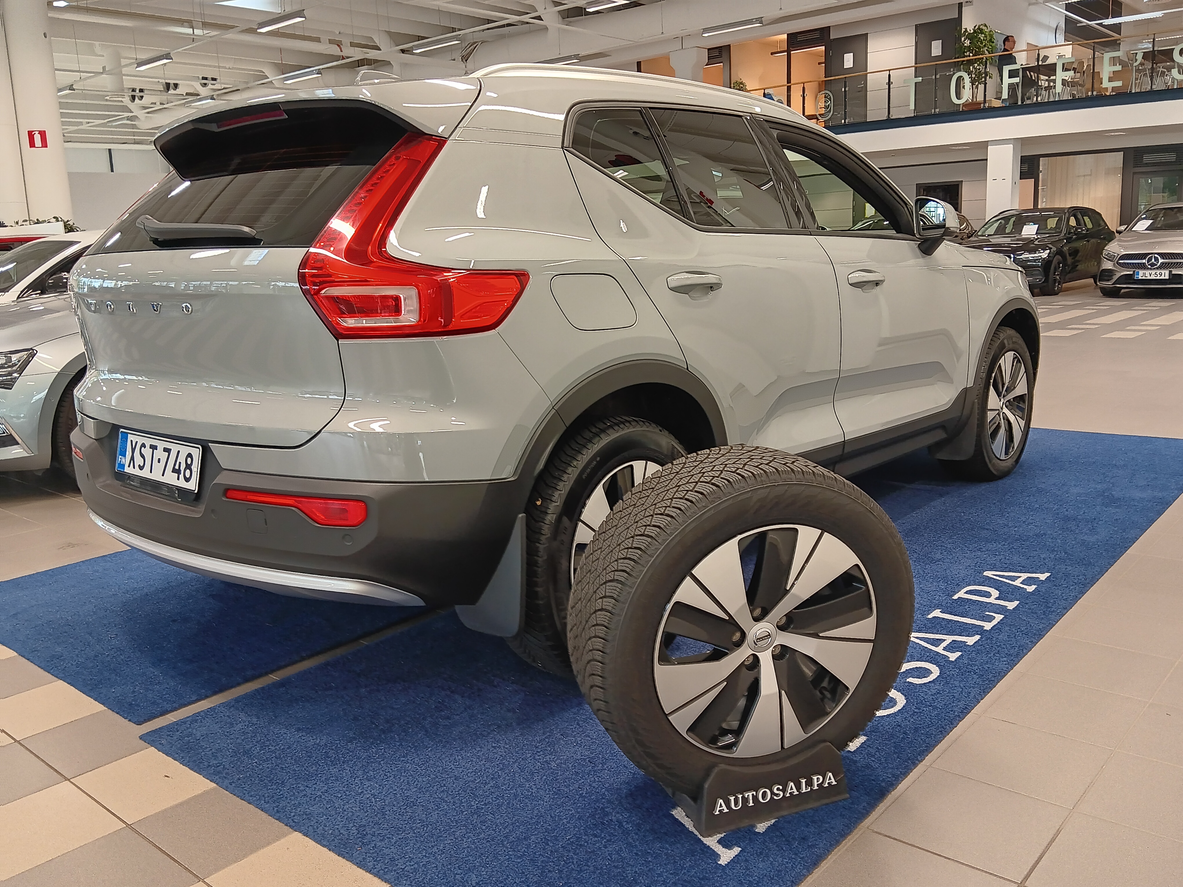 VOLVO XC40 2024