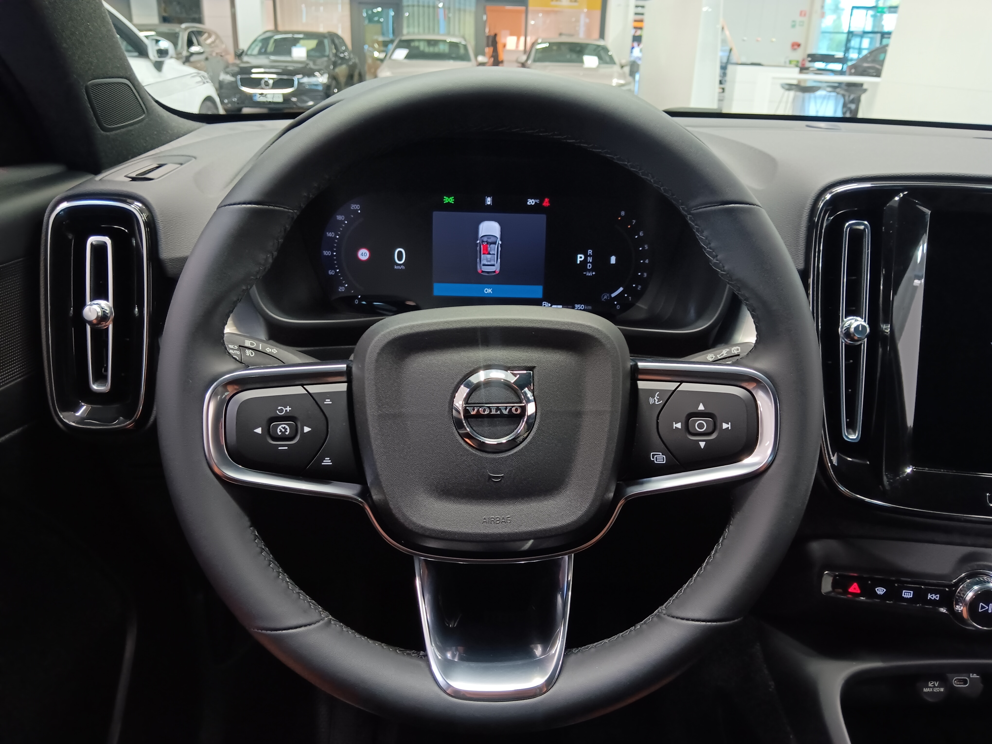 VOLVO XC40 2024