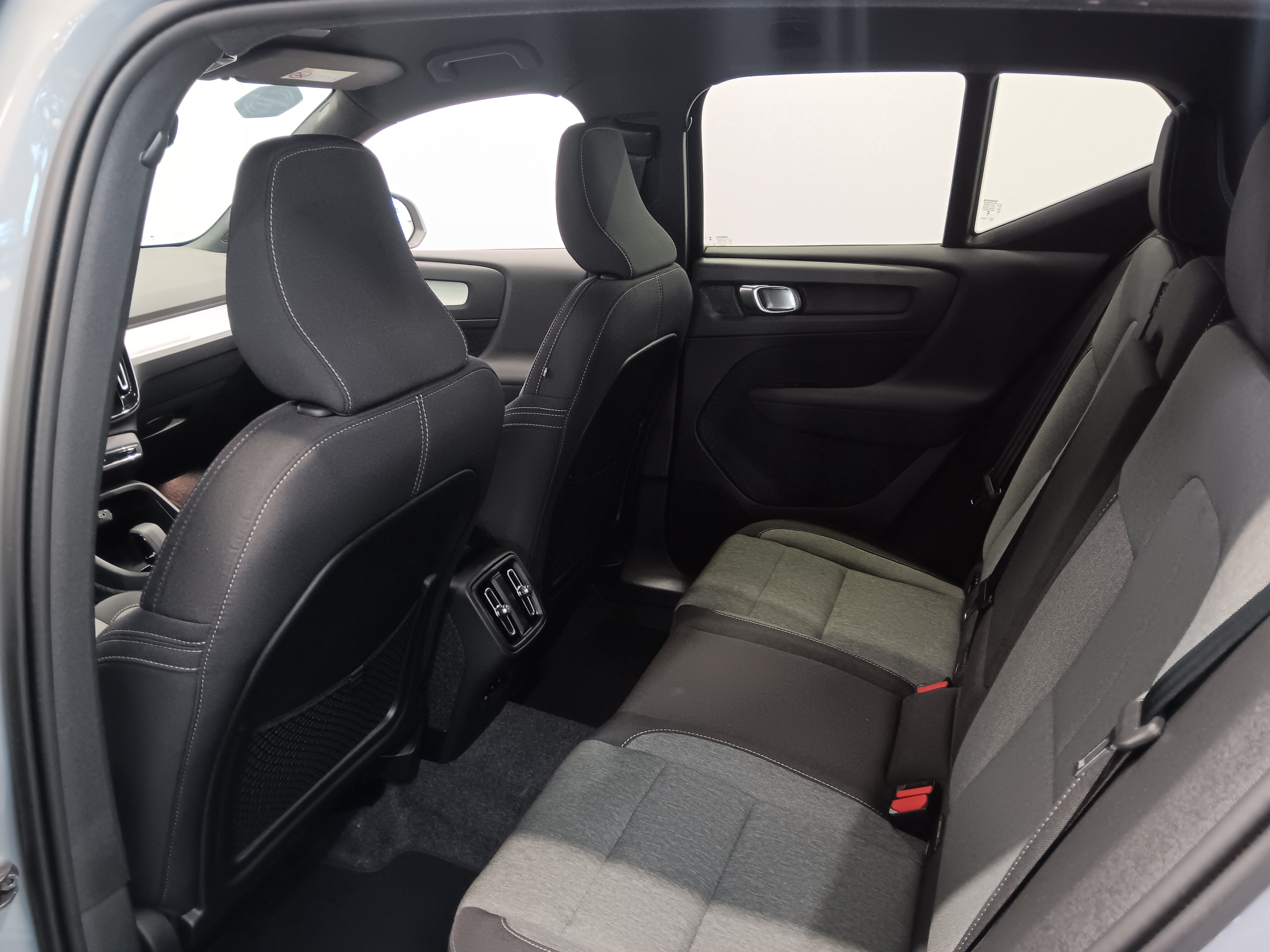 VOLVO XC40 2024