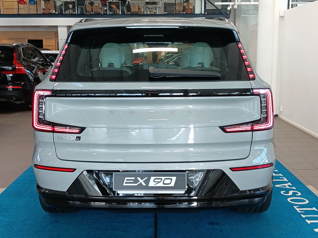 VOLVO EX90 2025