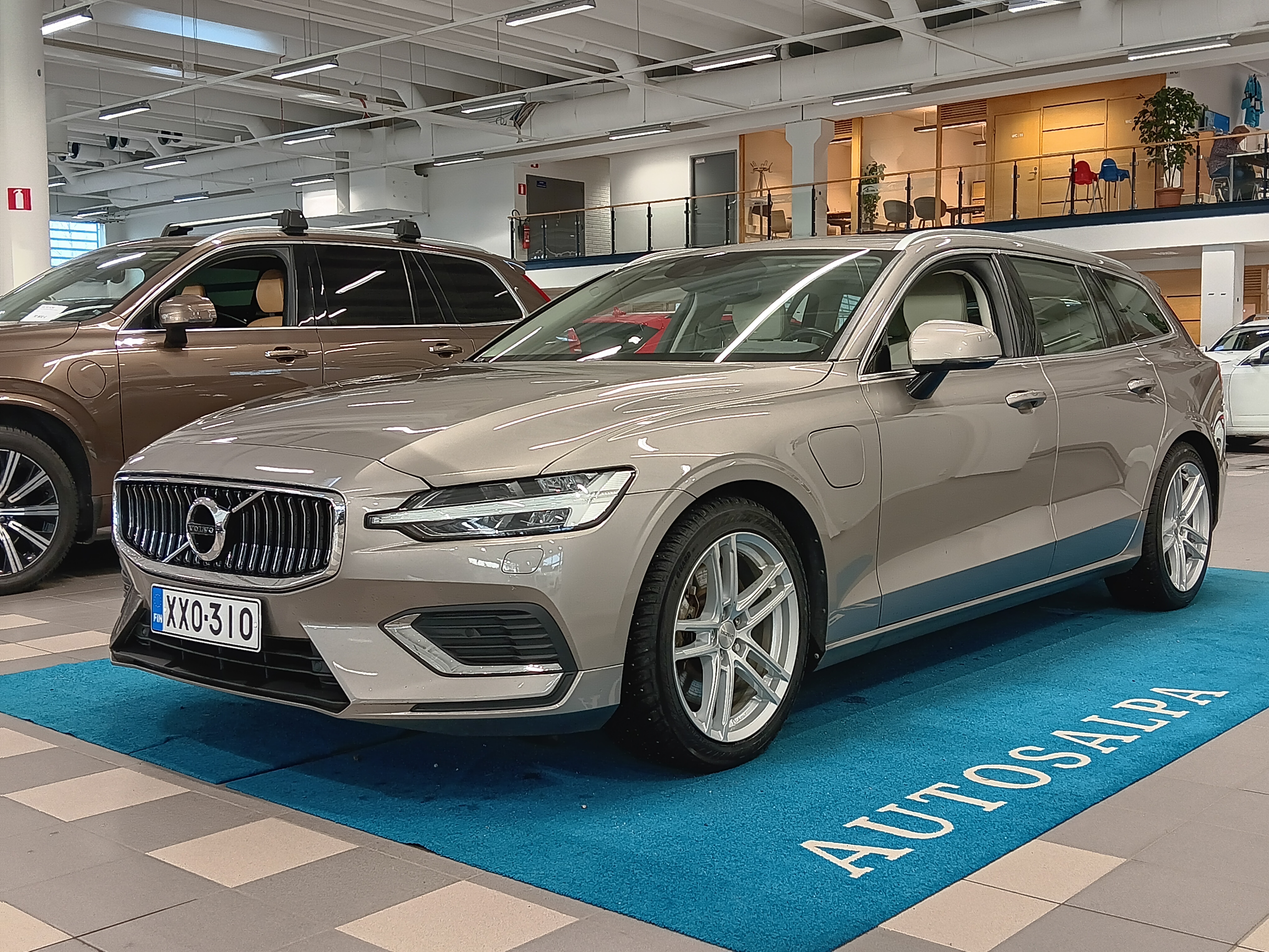 VOLVO V60 2021