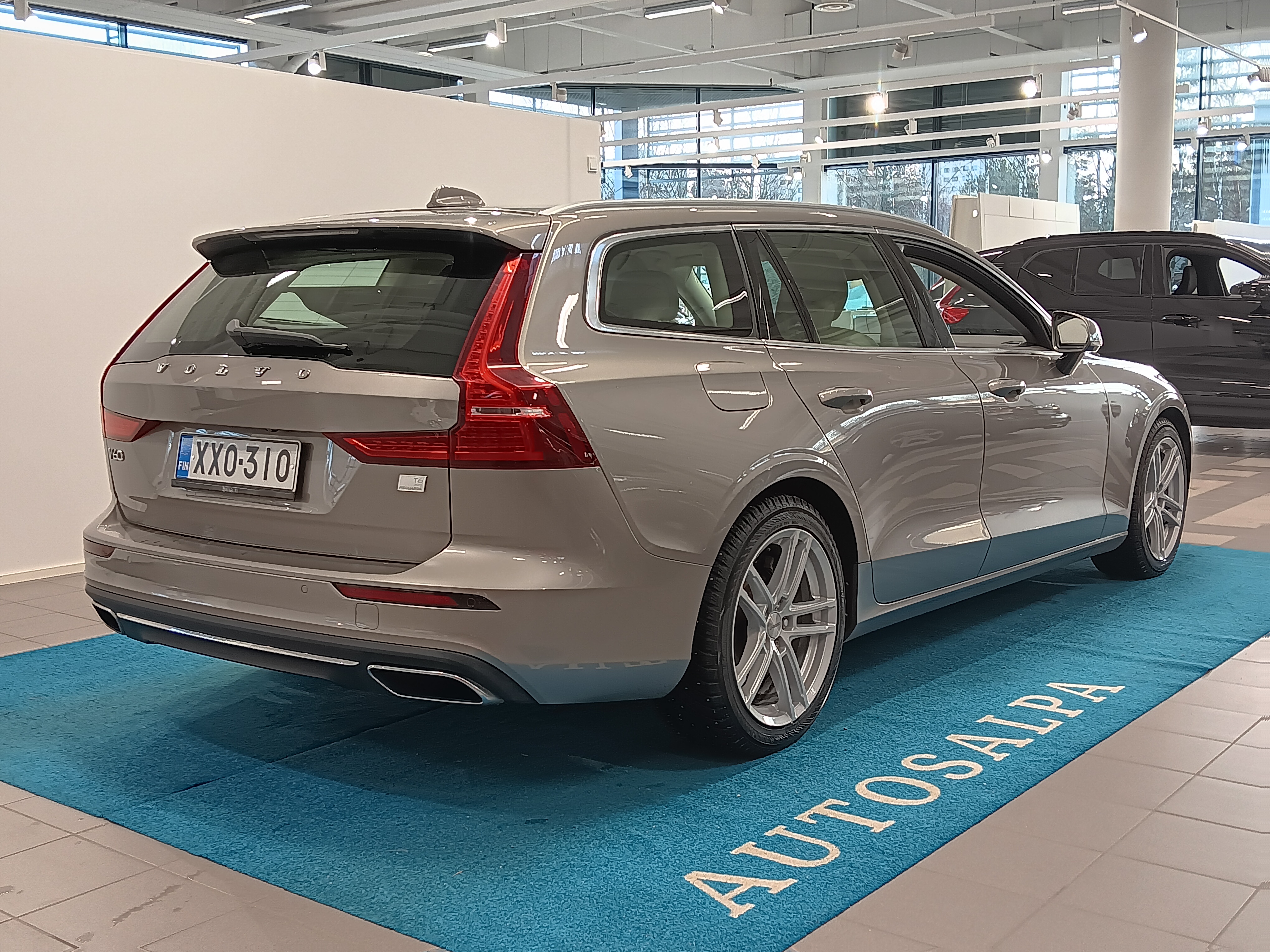 VOLVO V60 2021