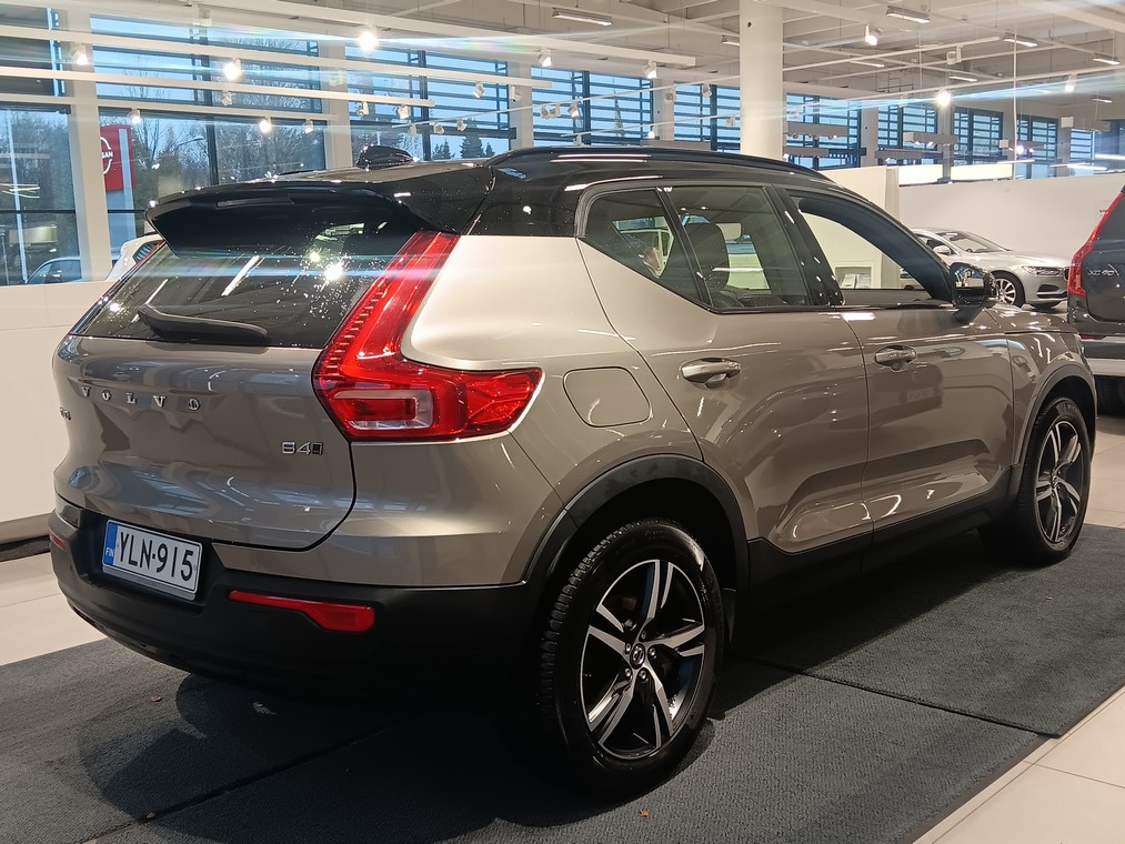 VOLVO XC40 2022
